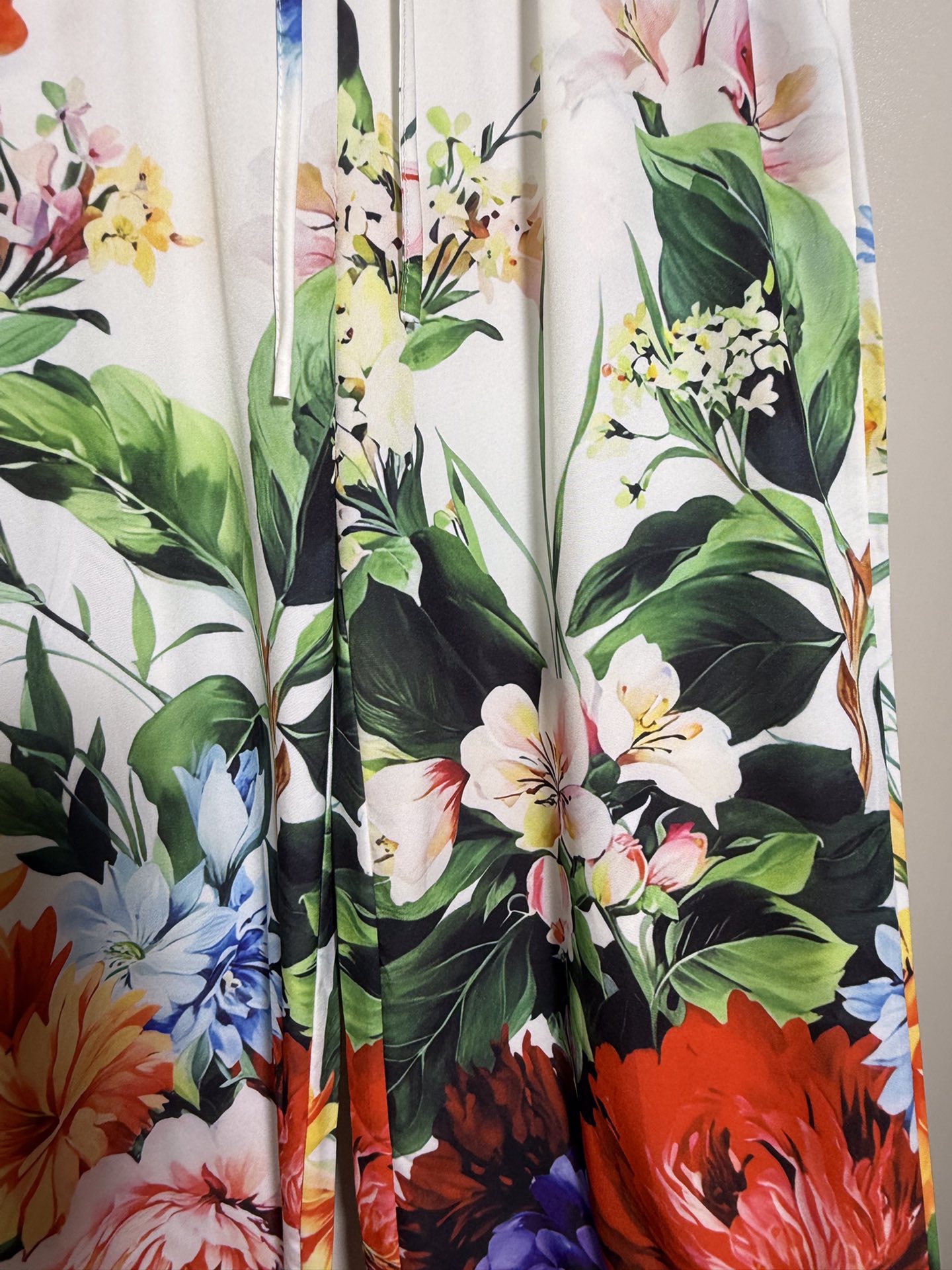 Luxury Dolce & Gabbana Women’s Clothes: Sicilian Style with Dazzling Flowers, High Quality Packaging - 图片 7