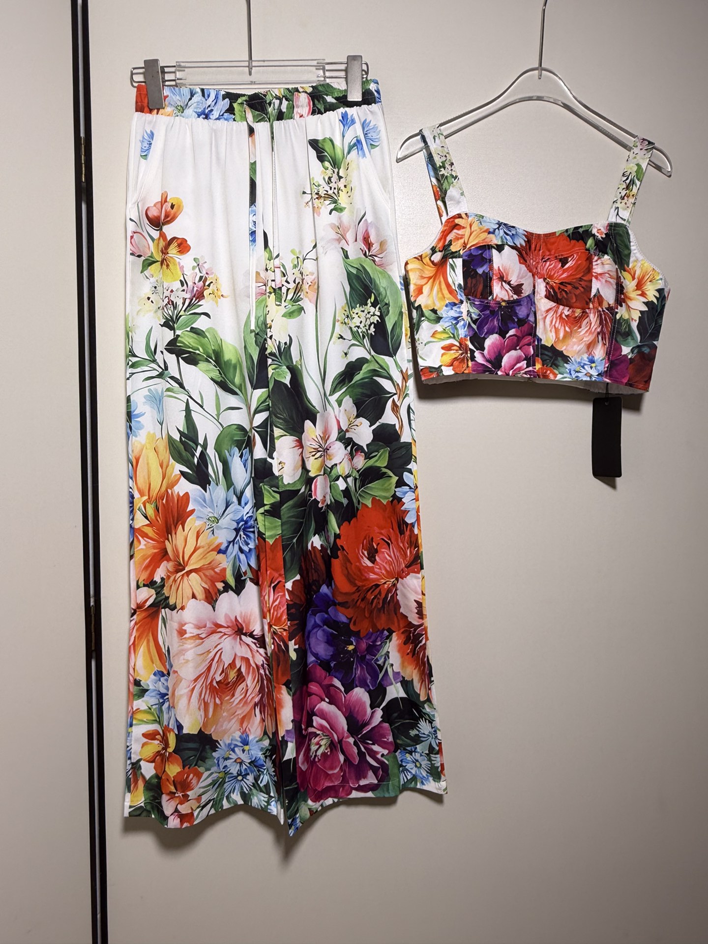 Luxury Women’s Clothing Sets Inspired by Sicilian Style and Elegance, Available in Various Sizes - 图片 3