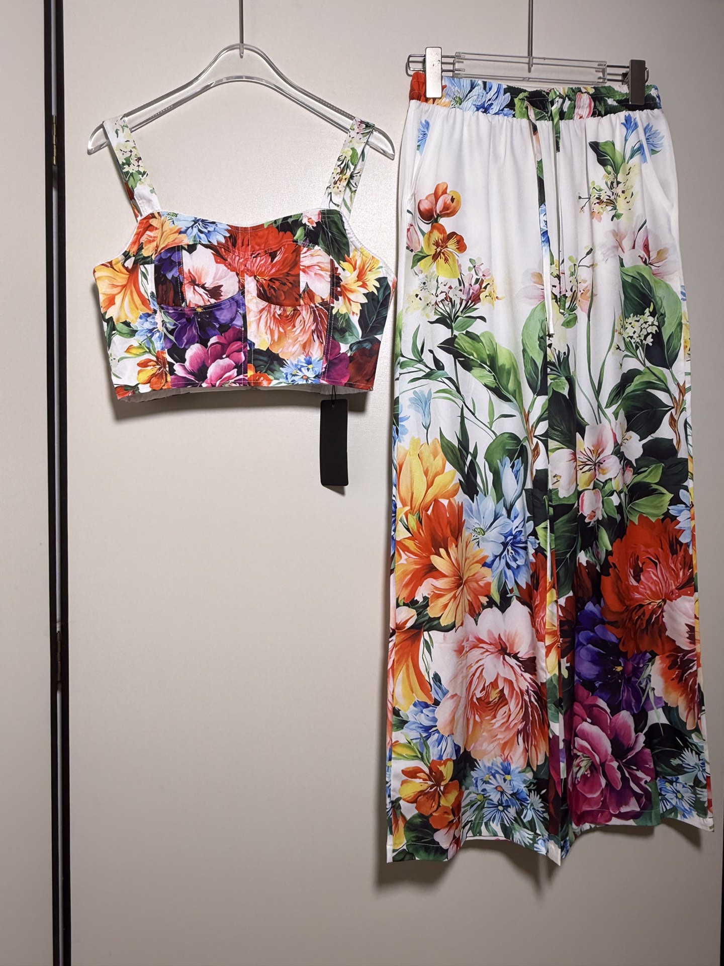 Luxury Women’s Clothing Sets Inspired by Sicilian Style and Elegance, Available in Various Sizes - 图片 1