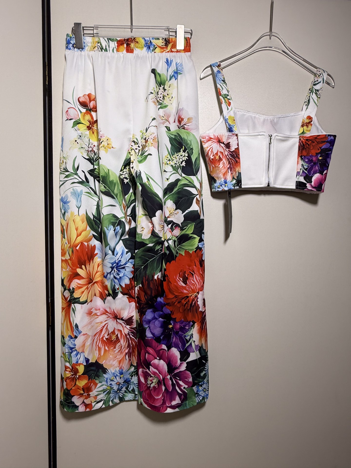 Luxury Women’s Clothing Sets Inspired by Sicilian Style and Elegance, Available in Various Sizes - 图片 4