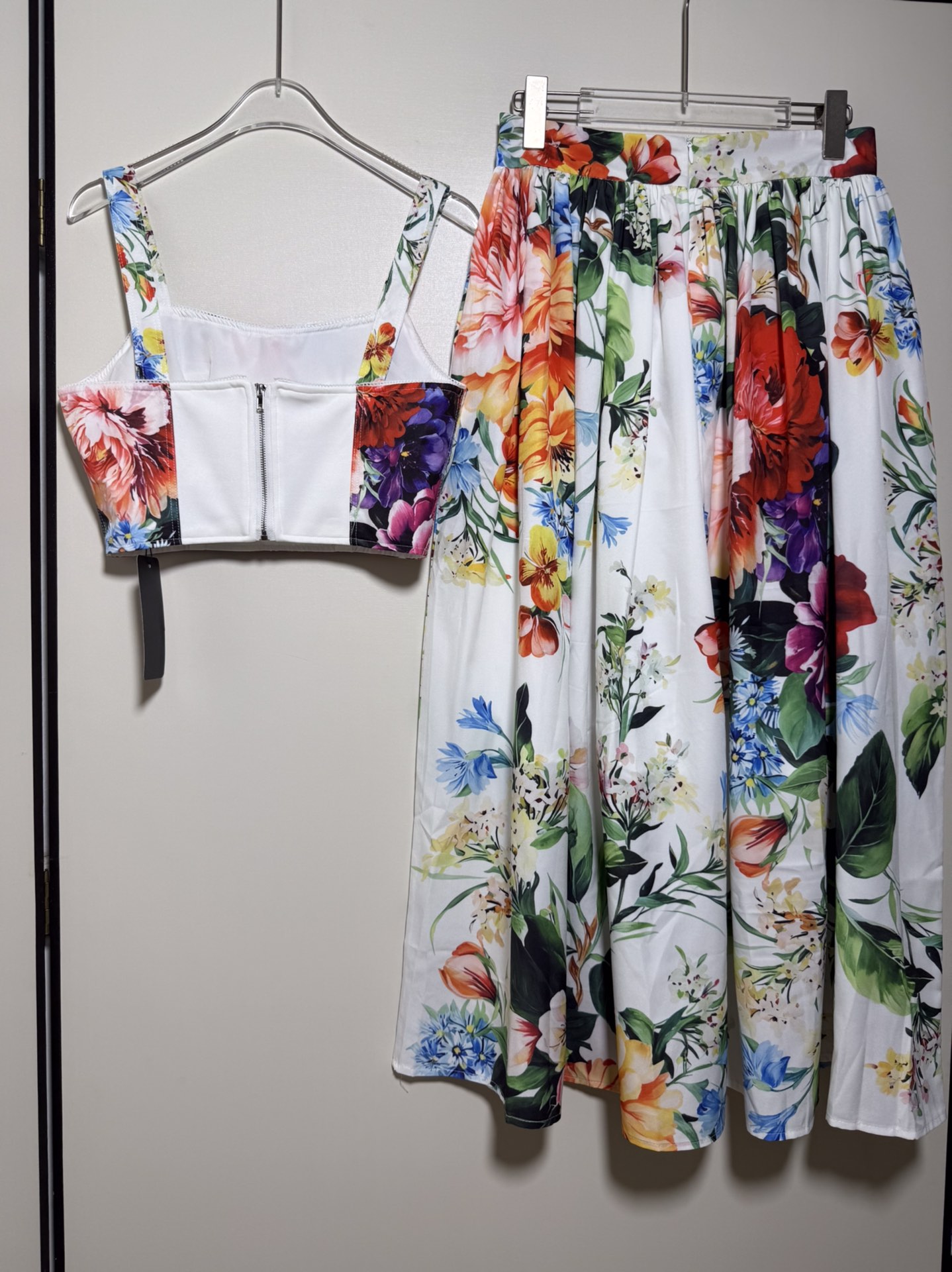 Luxurious Women’s Clothing Sets: Dolce & Gabb*ana/Dougall Bennet, Sicilian Style, Rich Details, SMLXL - 图片 3