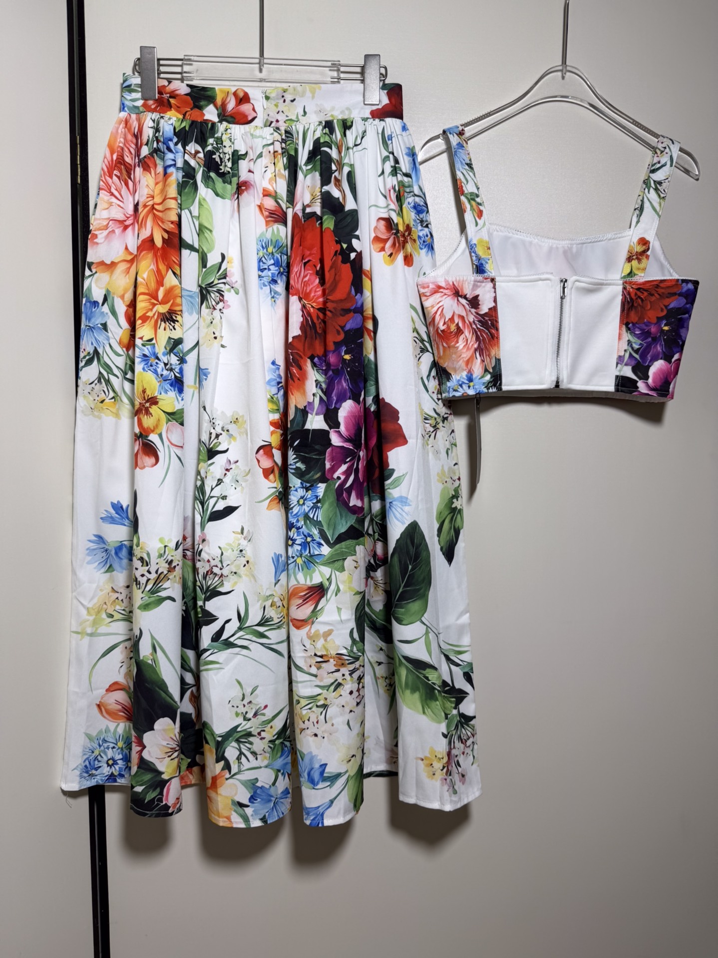 Luxurious Women’s Clothing Sets: Dolce & Gabb*ana/Dougall Bennet, Sicilian Style, Rich Details, SMLXL - 图片 4