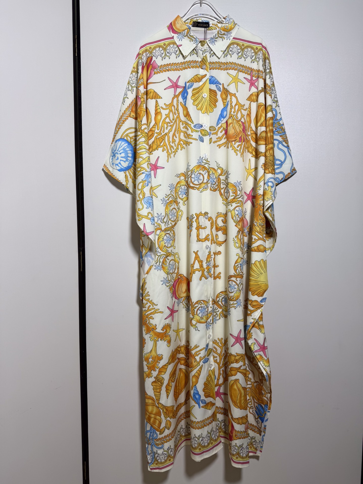 High-End Women’s Clothes: Versace/VantheGer Bomb Series, Star-Stamped Twirl, Belt-Backed CuffButton. - 图片 3