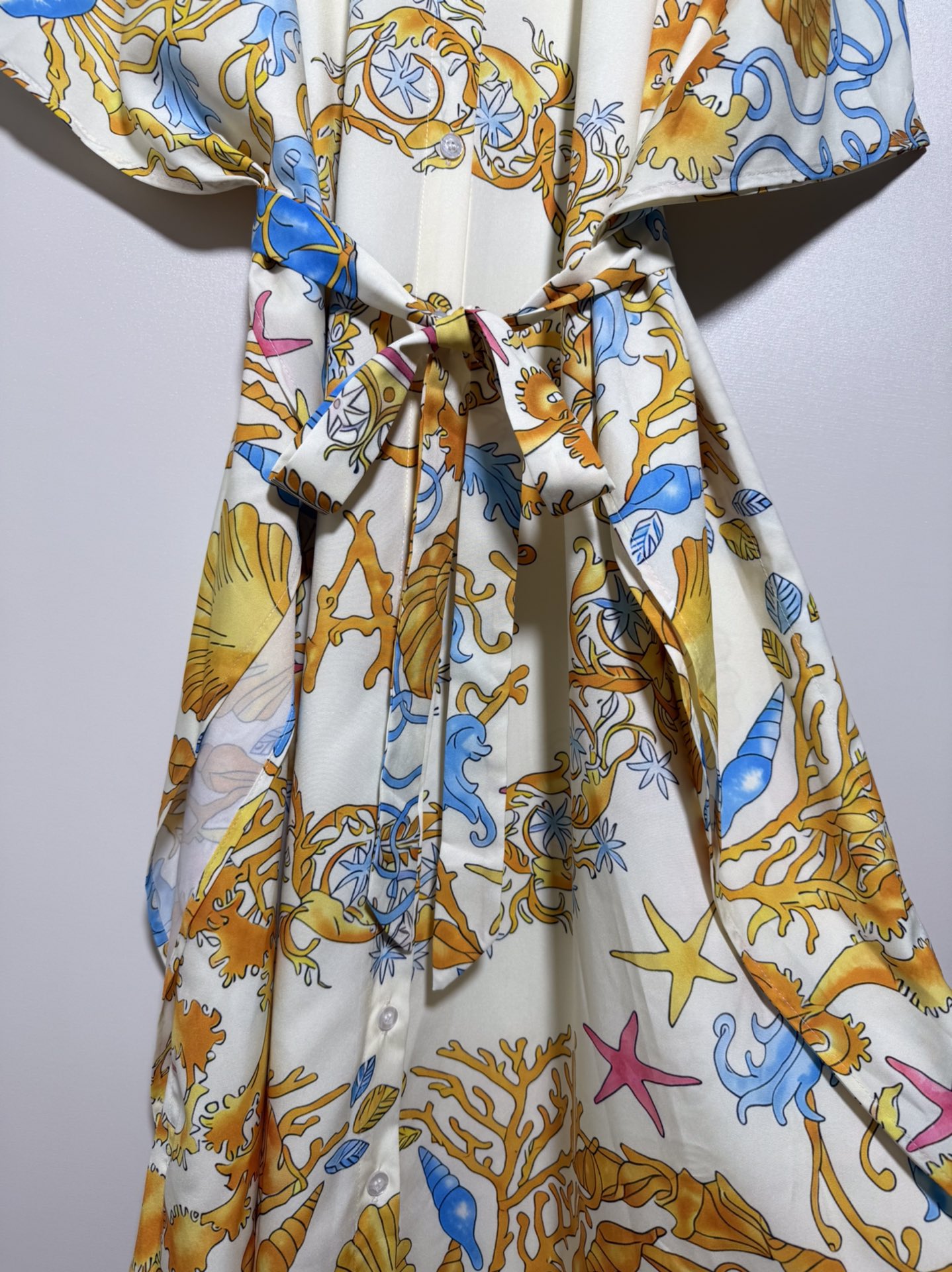 High-End Women’s Clothes: Versace/VantheGer Bomb Series, Star-Stamped Twirl, Belt-Backed CuffButton. - 图片 6