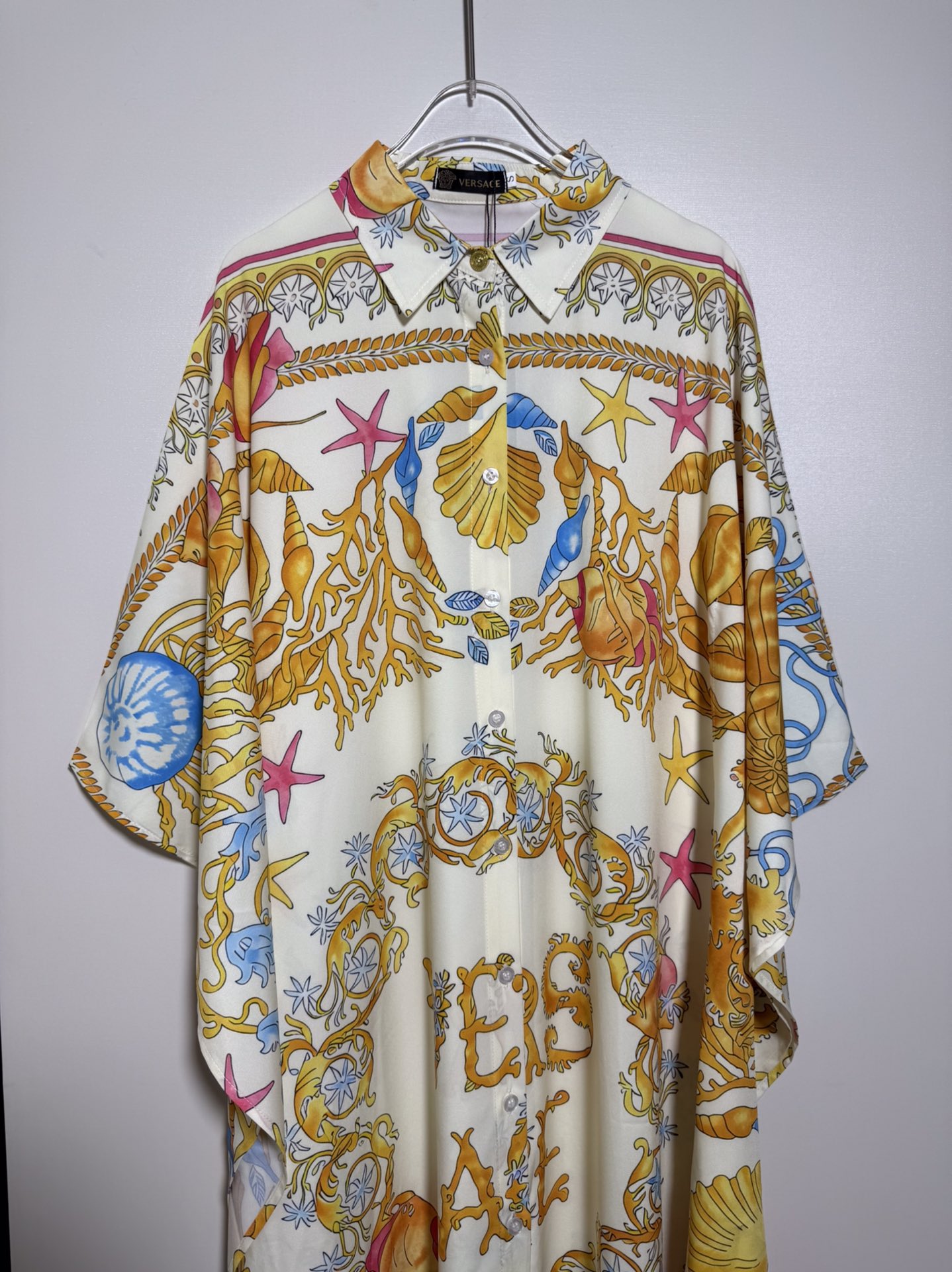 High-End Women’s Clothes: Versace/VantheGer Bomb Series, Star-Stamped Twirl, Belt-Backed CuffButton. - 图片 5