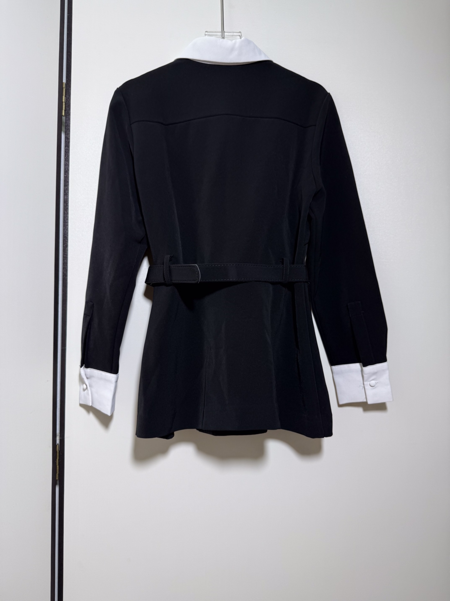 High-End Women’s Dress Set: Black and White V Belt, Long Sleeves, Pants, Suit - 图片 7