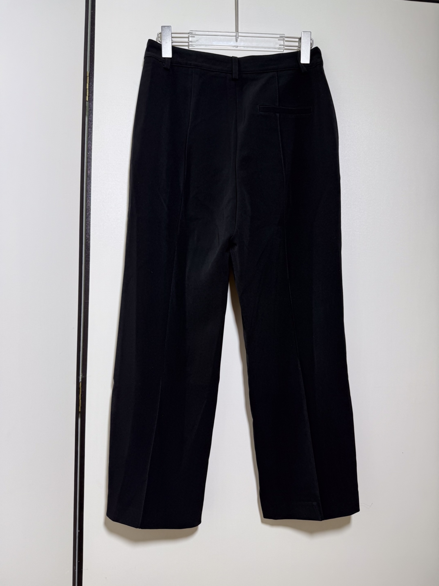 High-End Women’s Dress Set: Black and White V Belt, Long Sleeves, Pants, Suit - 图片 8