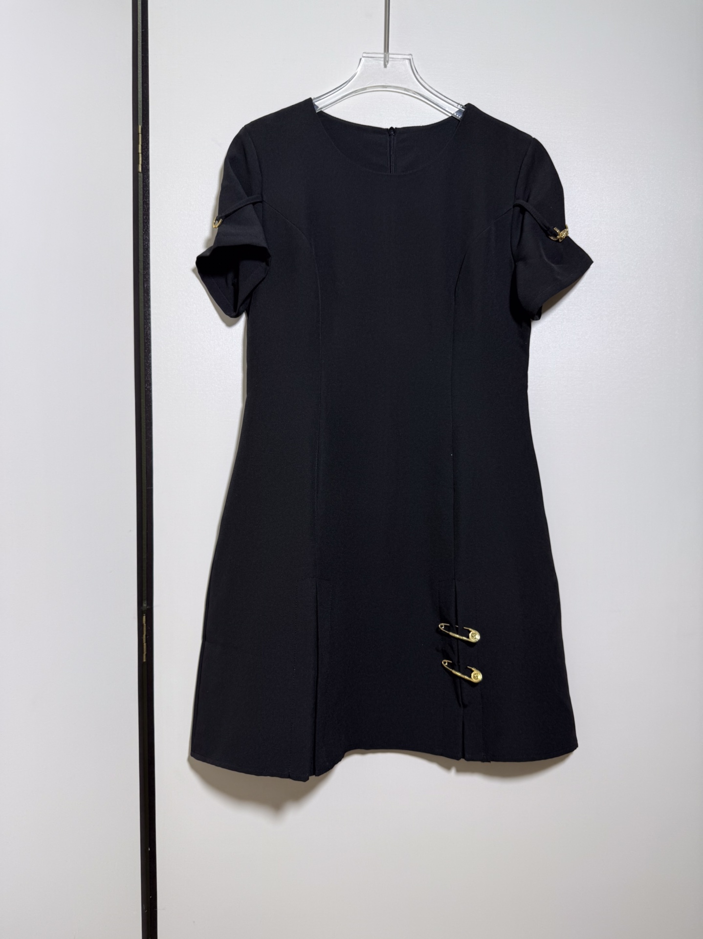 P492 HIGH QUALITY WOMEN’S CLOTHES WITH PACKING VERSACE/FRANCH CHEAP CLASSIC METAL IMPRESSION SAFETY POINTER CLOTHES. SMLXL - 图片 1