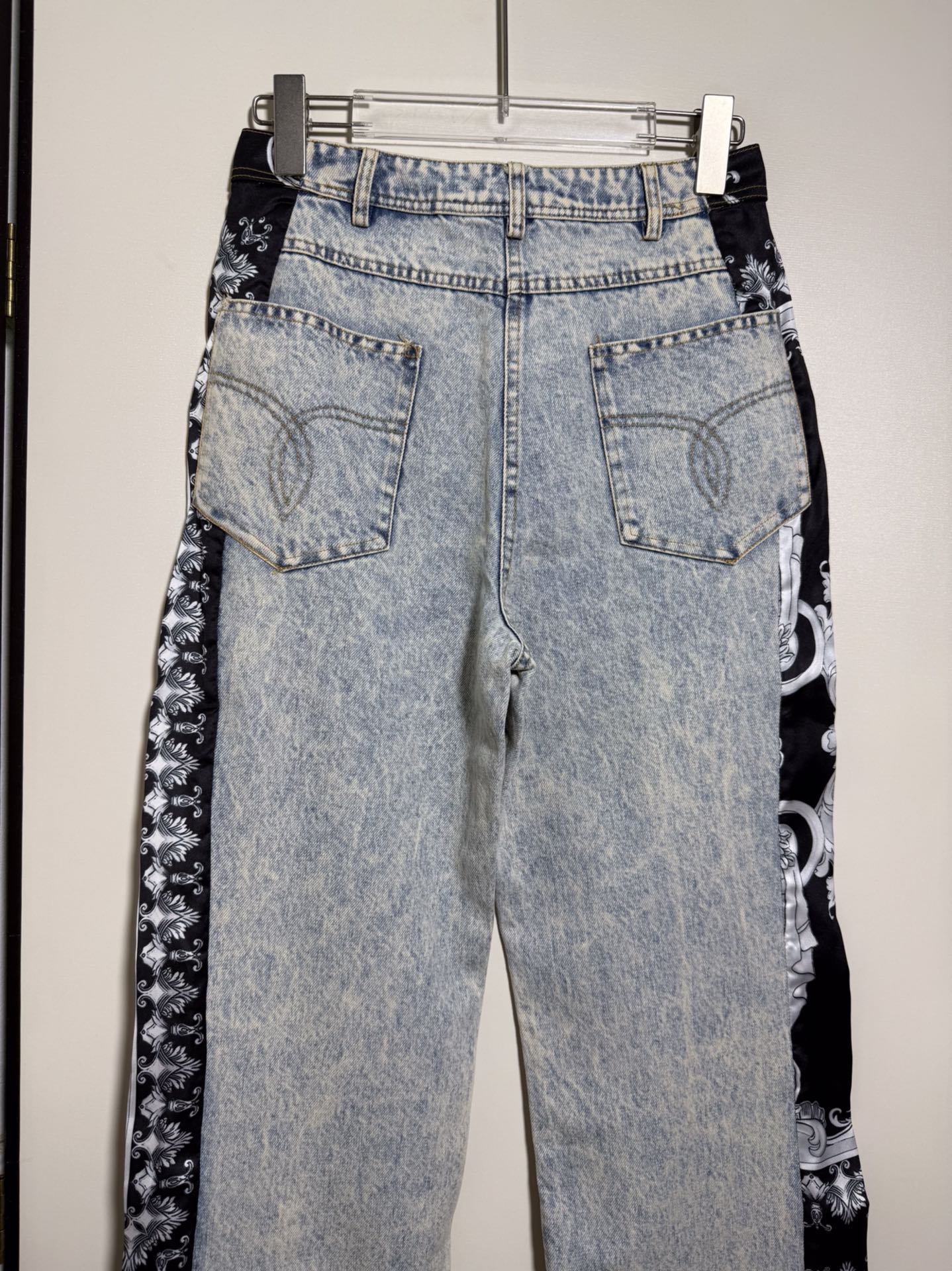 High-Quality Women’s Cloaks by Ms. Versace/Francissor with Stylish Packaging & Versatile Jeans Sizes - 图片 8