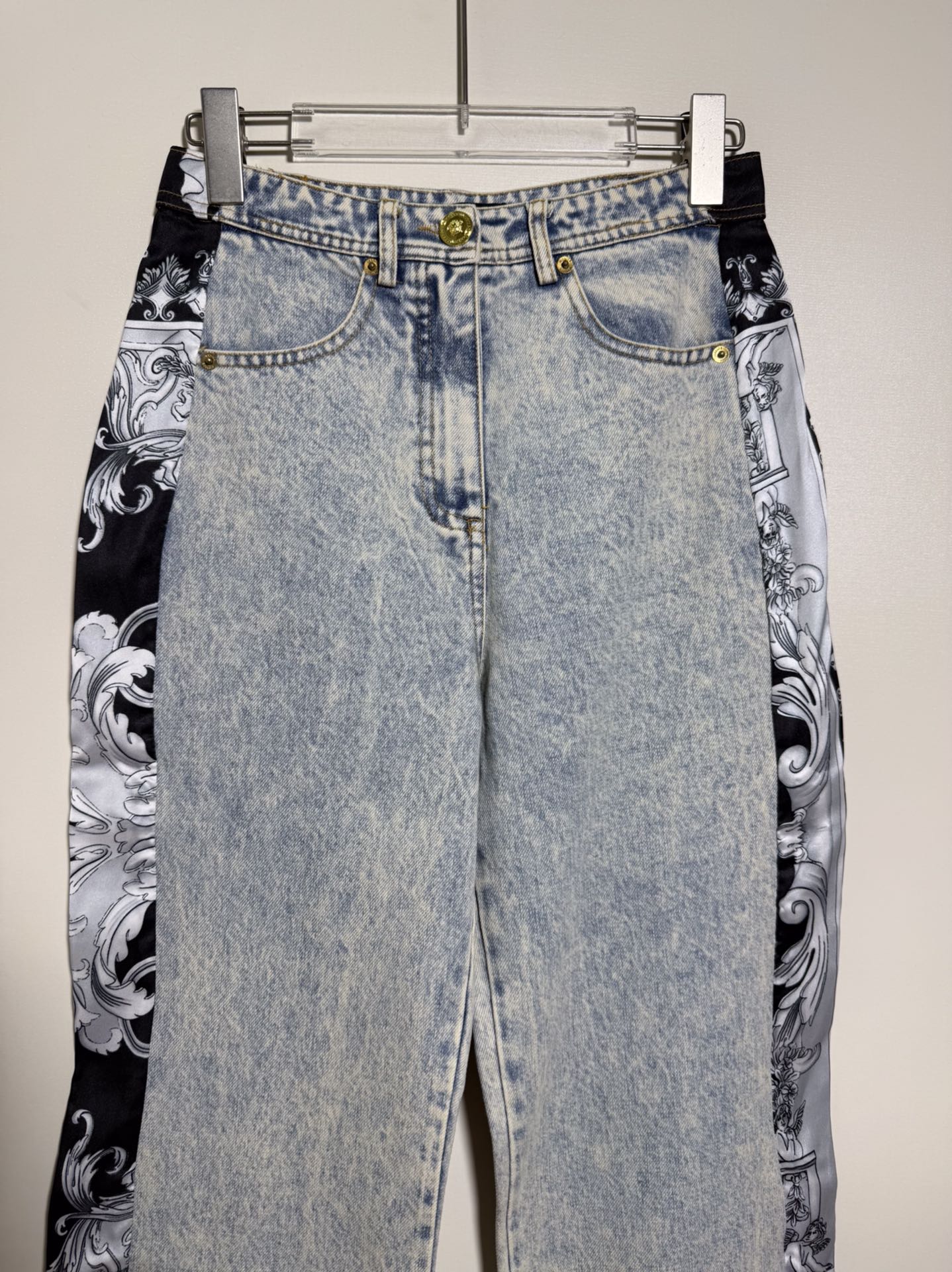 High-Quality Women’s Cloaks by Ms. Versace/Francissor with Stylish Packaging & Versatile Jeans Sizes - 图片 3