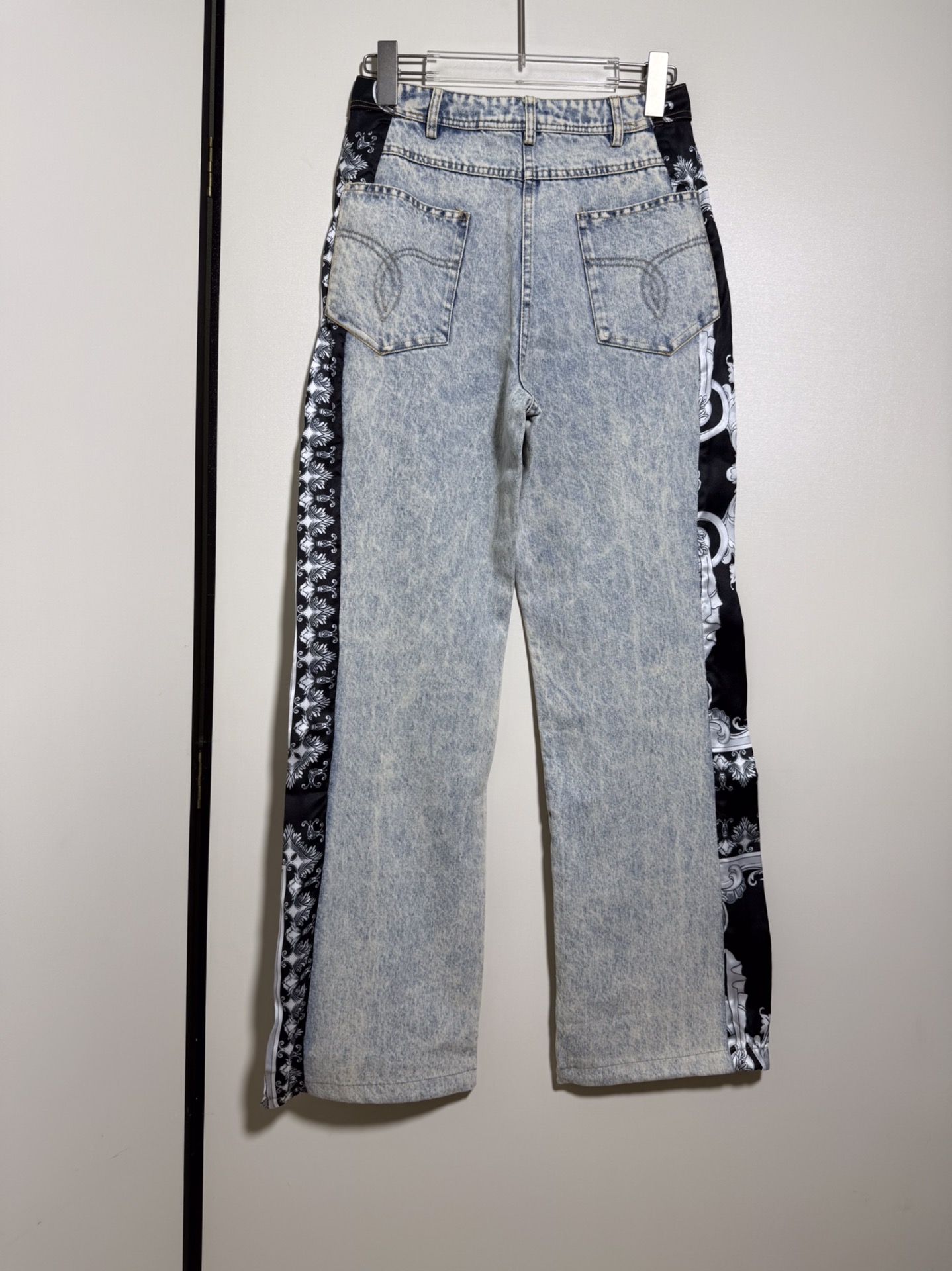 High-Quality Women’s Cloaks by Ms. Versace/Francissor with Stylish Packaging & Versatile Jeans Sizes - 图片 2