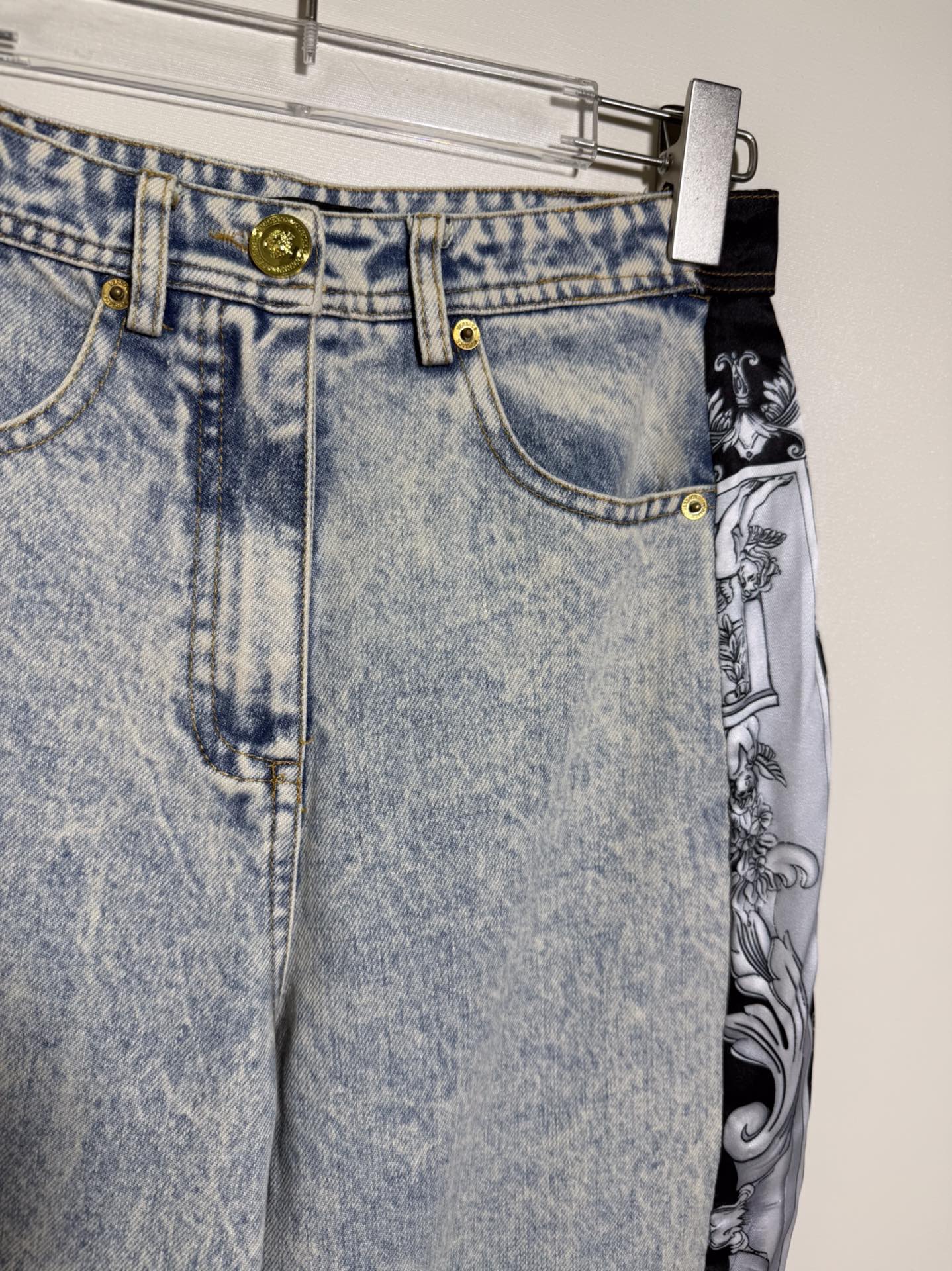 High-Quality Women’s Cloaks by Ms. Versace/Francissor with Stylish Packaging & Versatile Jeans Sizes - 图片 7