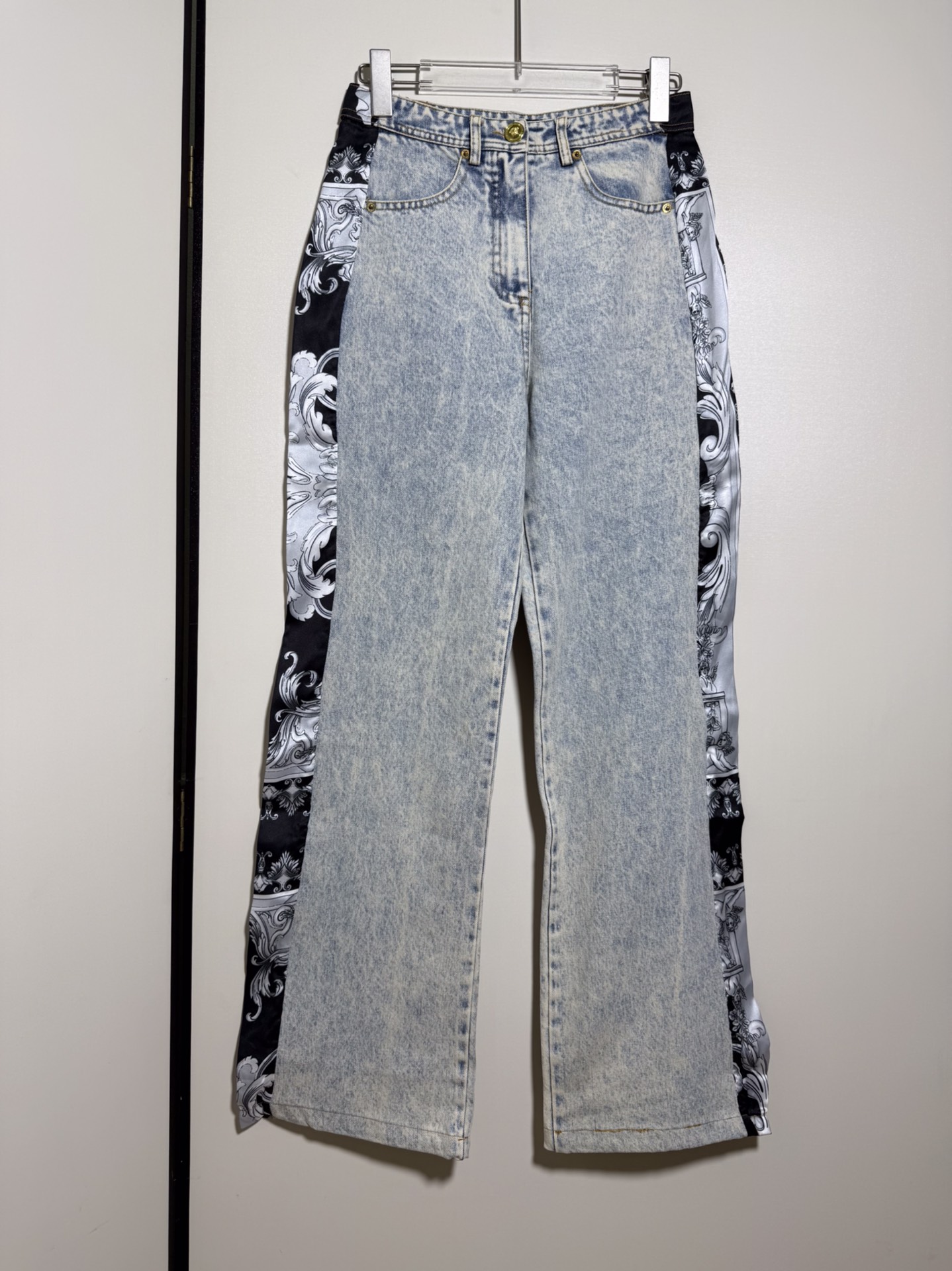 High-Quality Women’s Cloaks by Ms. Versace/Francissor with Stylish Packaging & Versatile Jeans Sizes - 图片 1