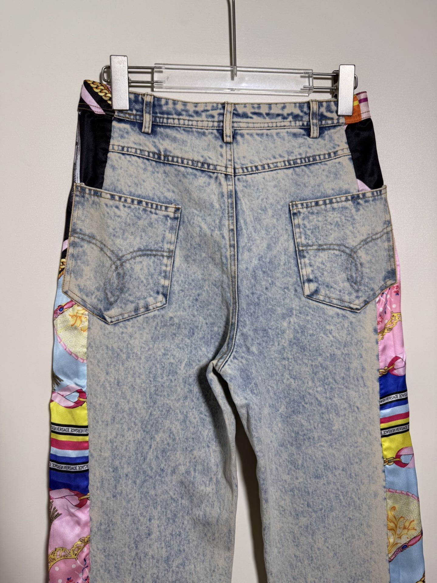 High-end Women’s Cloaks by Ms. Versace/Francissor: Quality with Stylish Packaging & Washable Jeans - 图片 7