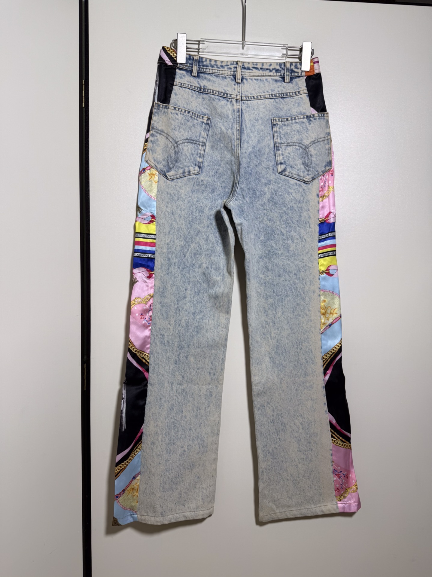 High-end Women’s Cloaks by Ms. Versace/Francissor: Quality with Stylish Packaging & Washable Jeans - 图片 2