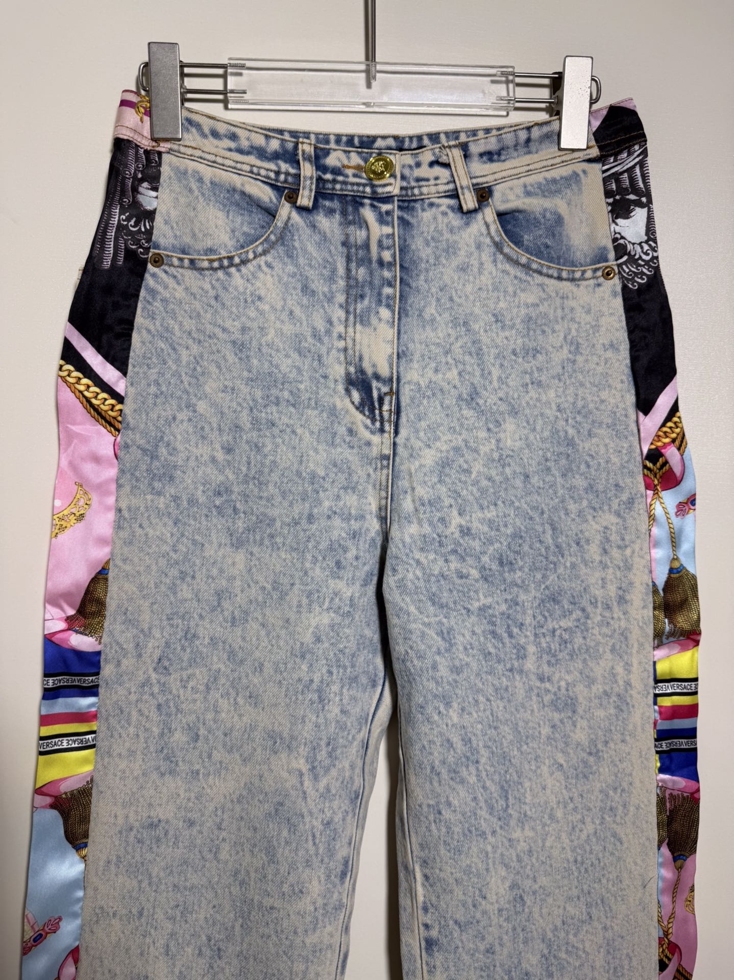 High-end Women’s Cloaks by Ms. Versace/Francissor: Quality with Stylish Packaging & Washable Jeans - 图片 3
