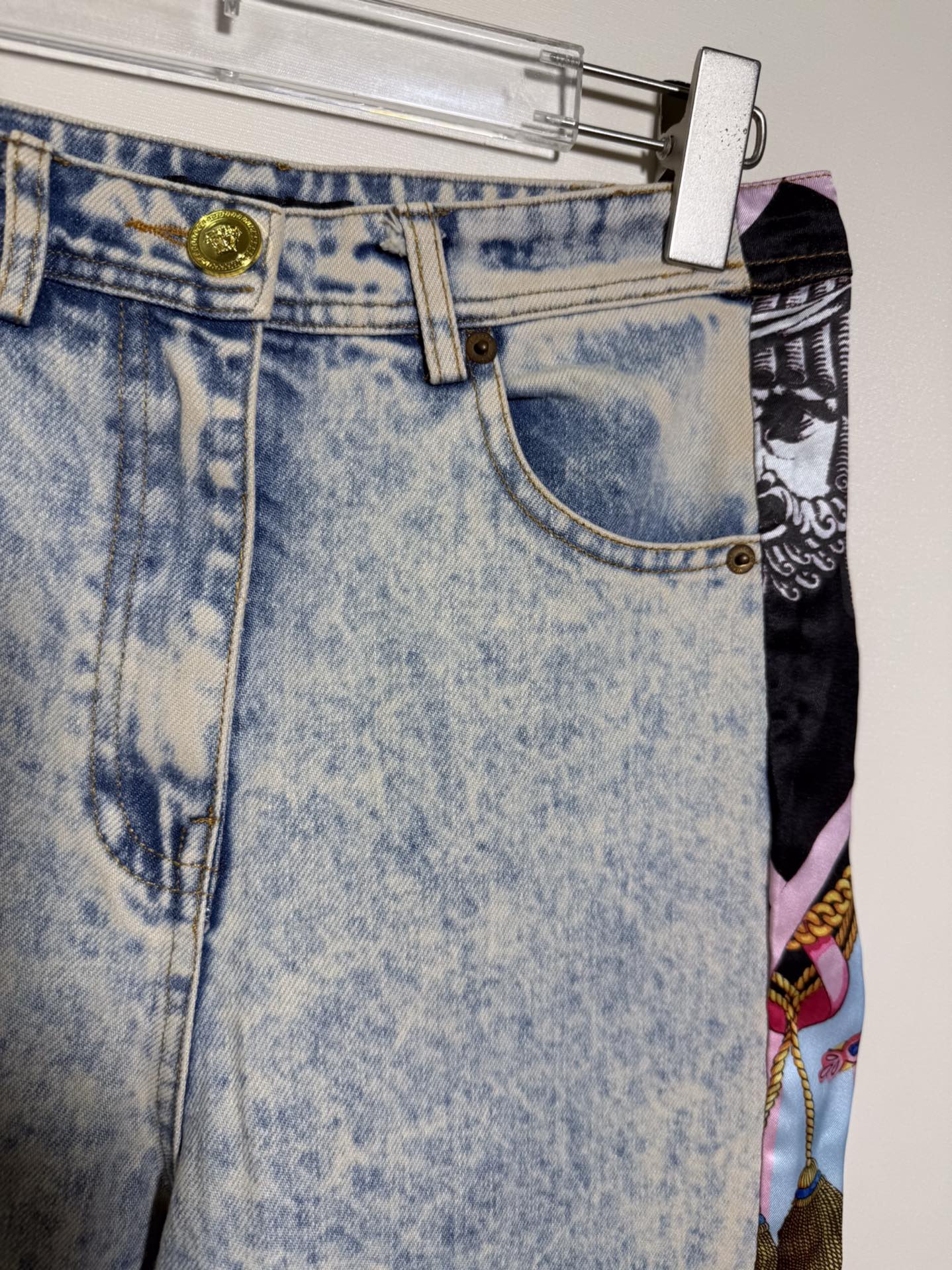 High-end Women’s Cloaks by Ms. Versace/Francissor: Quality with Stylish Packaging & Washable Jeans - 图片 8