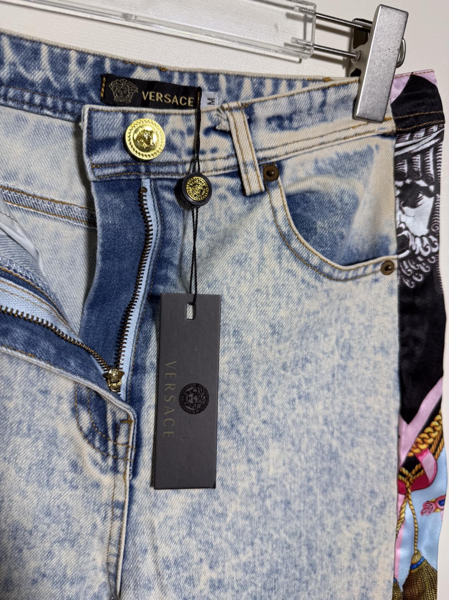 High-end Women’s Cloaks by Ms. Versace/Francissor: Quality with Stylish Packaging & Washable Jeans - 图片 5