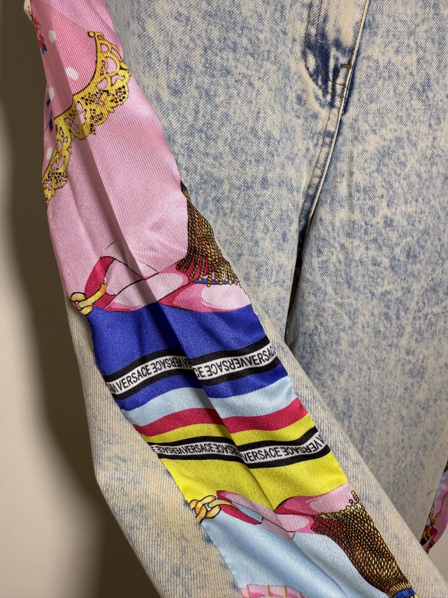 High-end Women’s Cloaks by Ms. Versace/Francissor: Quality with Stylish Packaging & Washable Jeans - 图片 6