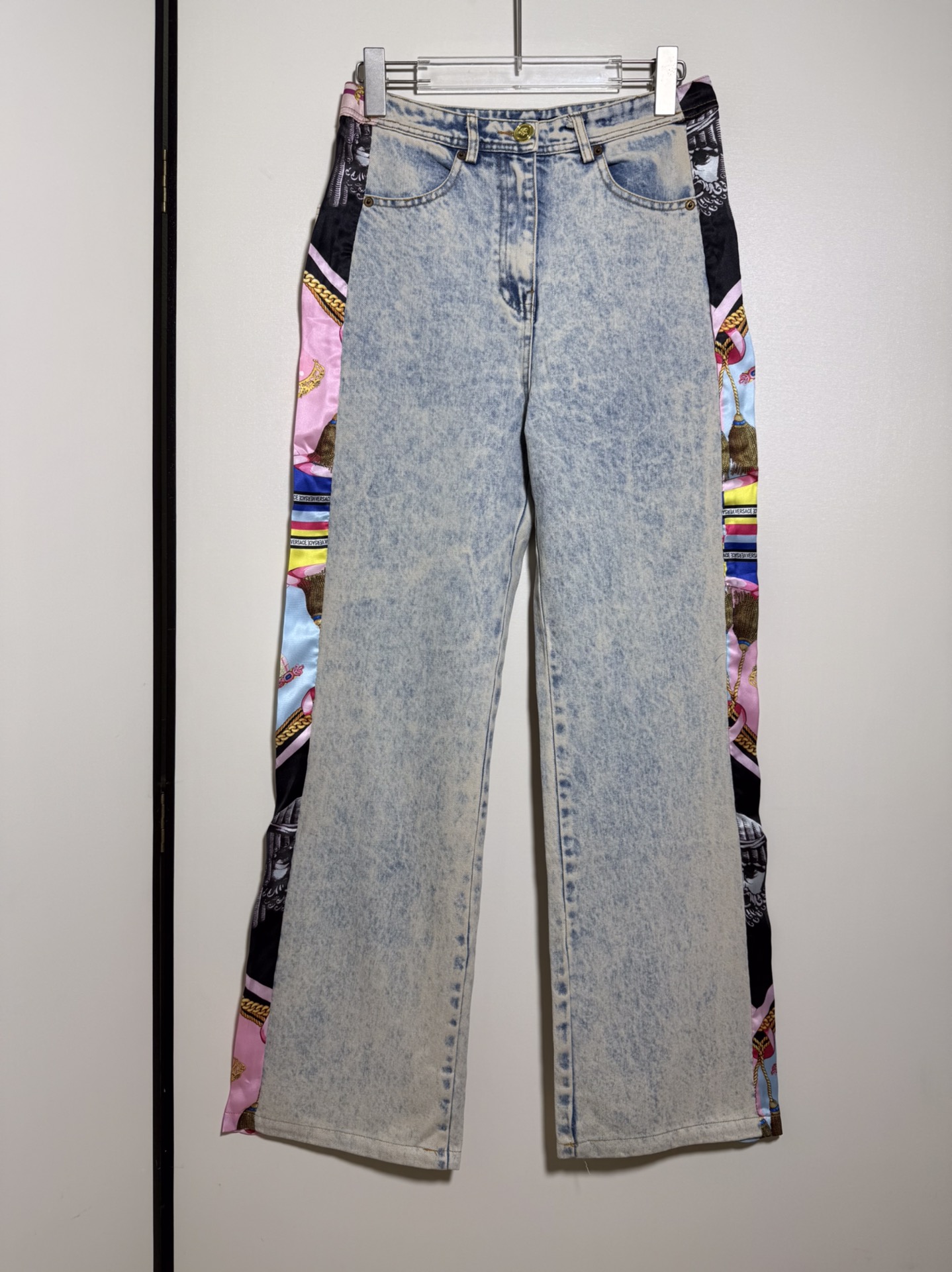 High-end Women’s Cloaks by Ms. Versace/Francissor: Quality with Stylish Packaging & Washable Jeans - 图片 1