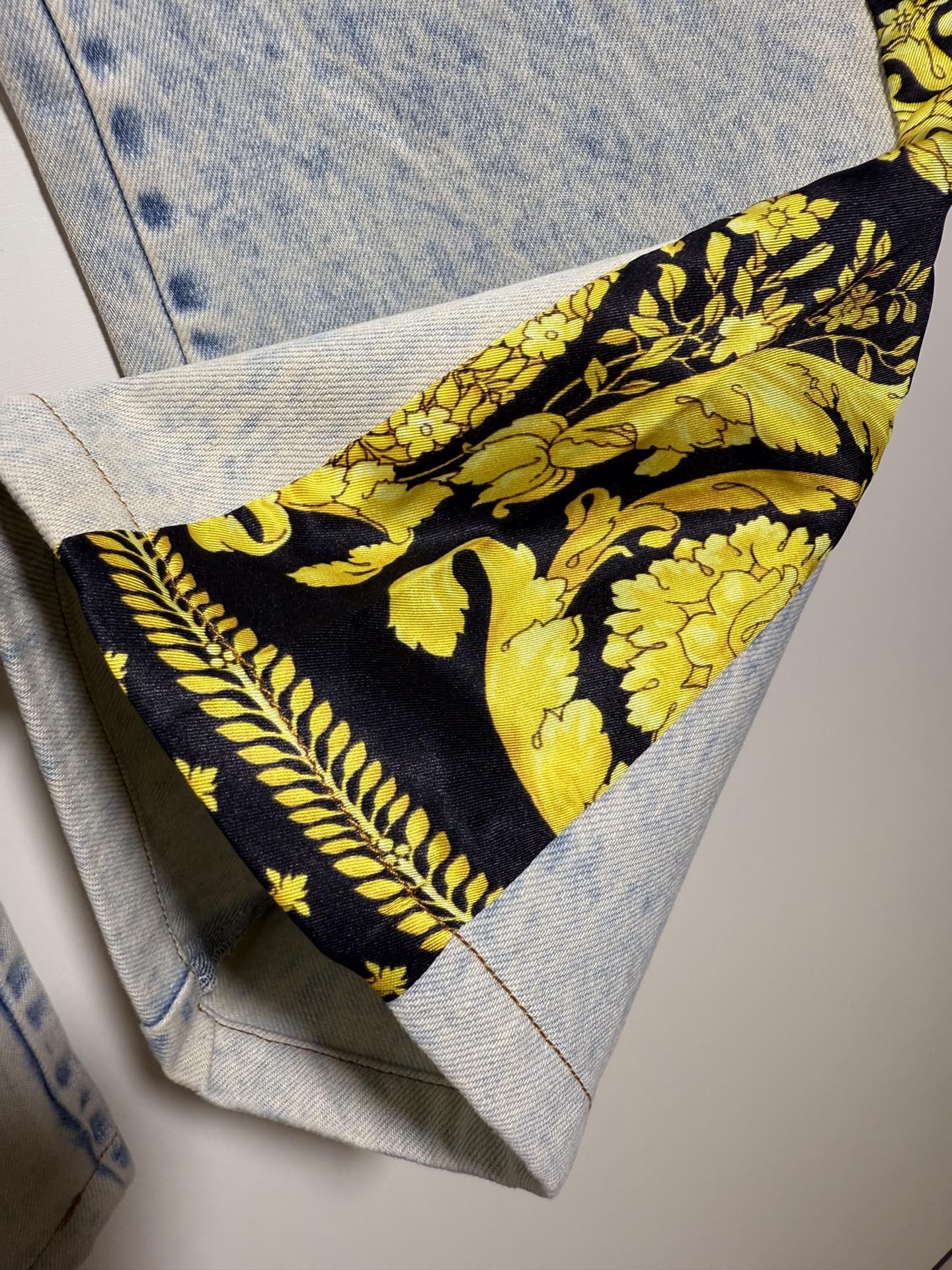 High-Quality Women’s Cloaks by Ms. Versace/Francissor with Packaging: Wash Jeans Easily in Light Water - 图片 9