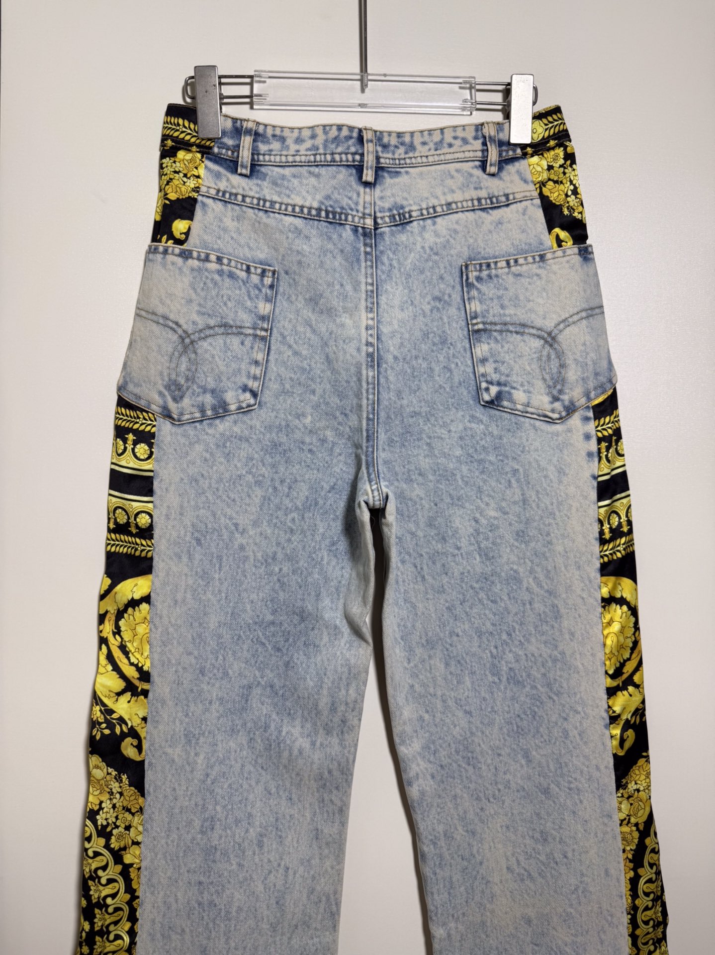 High-Quality Women’s Cloaks by Ms. Versace/Francissor with Packaging: Wash Jeans Easily in Light Water - 图片 8