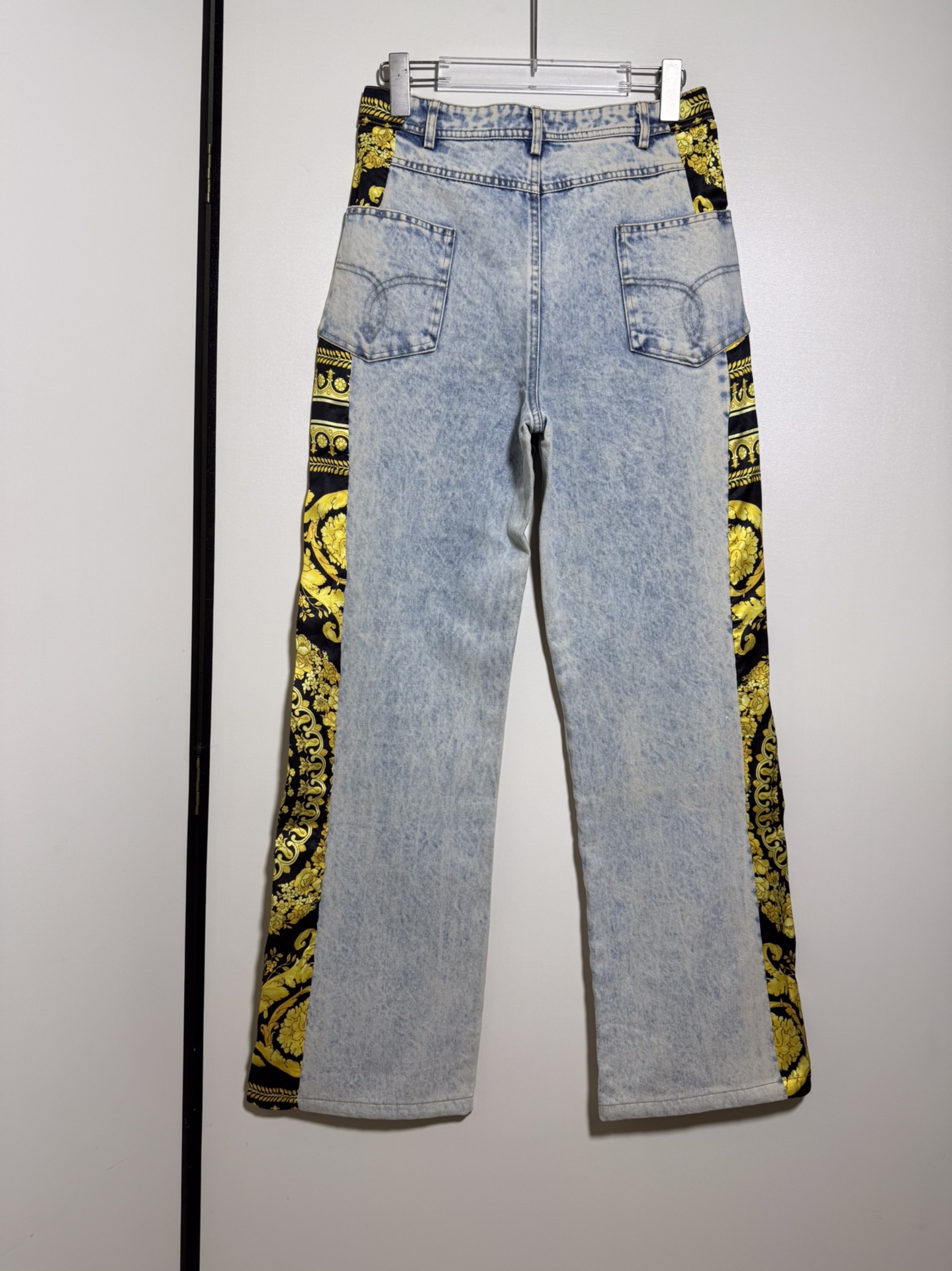 High-Quality Women’s Cloaks by Ms. Versace/Francissor with Packaging: Wash Jeans Easily in Light Water - 图片 2