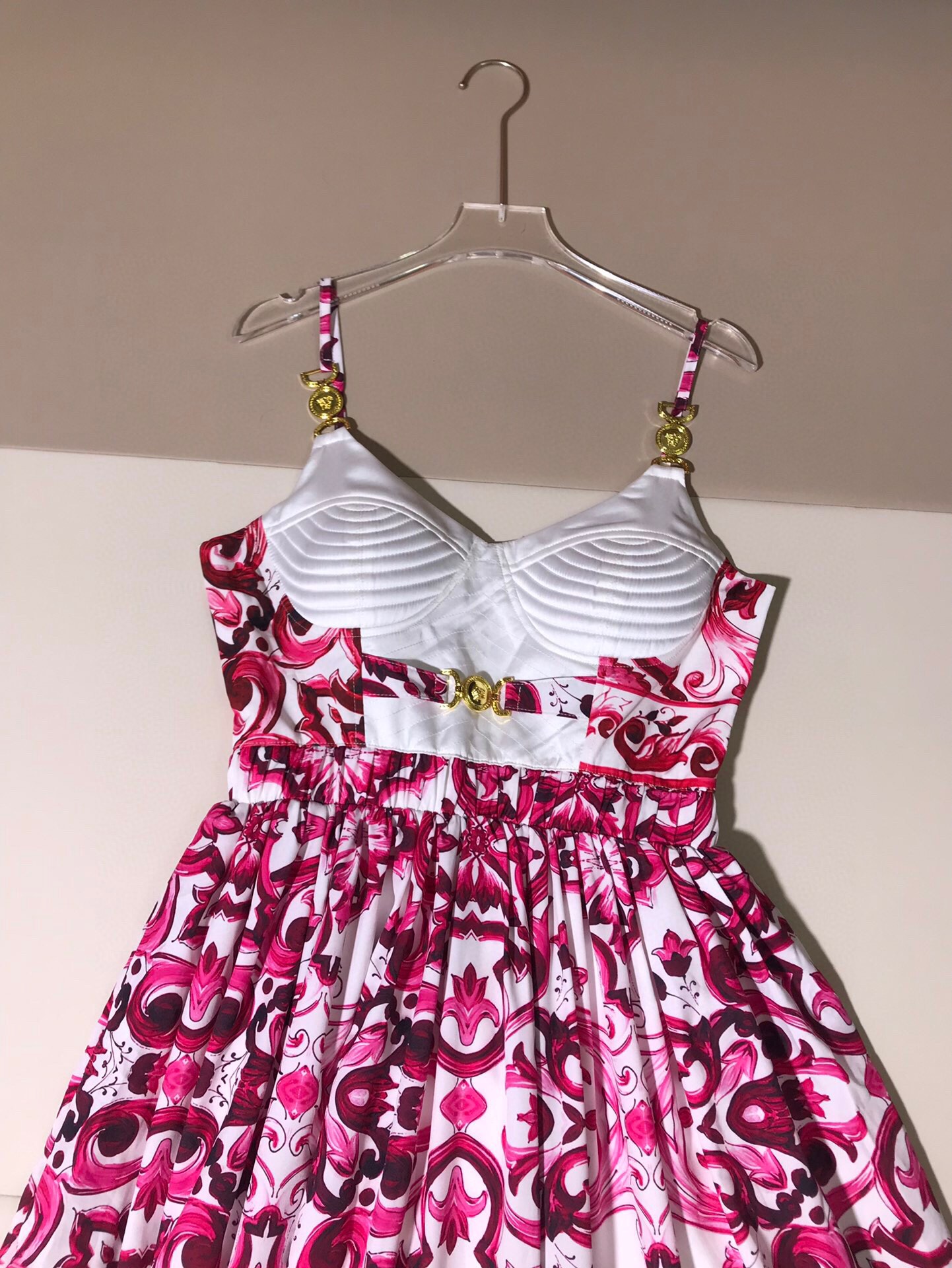 High-End Women’s Clothes: Versace/Vanthorger Series with Metal Decoration, Chest Detail, Long Skirts - 图片 3