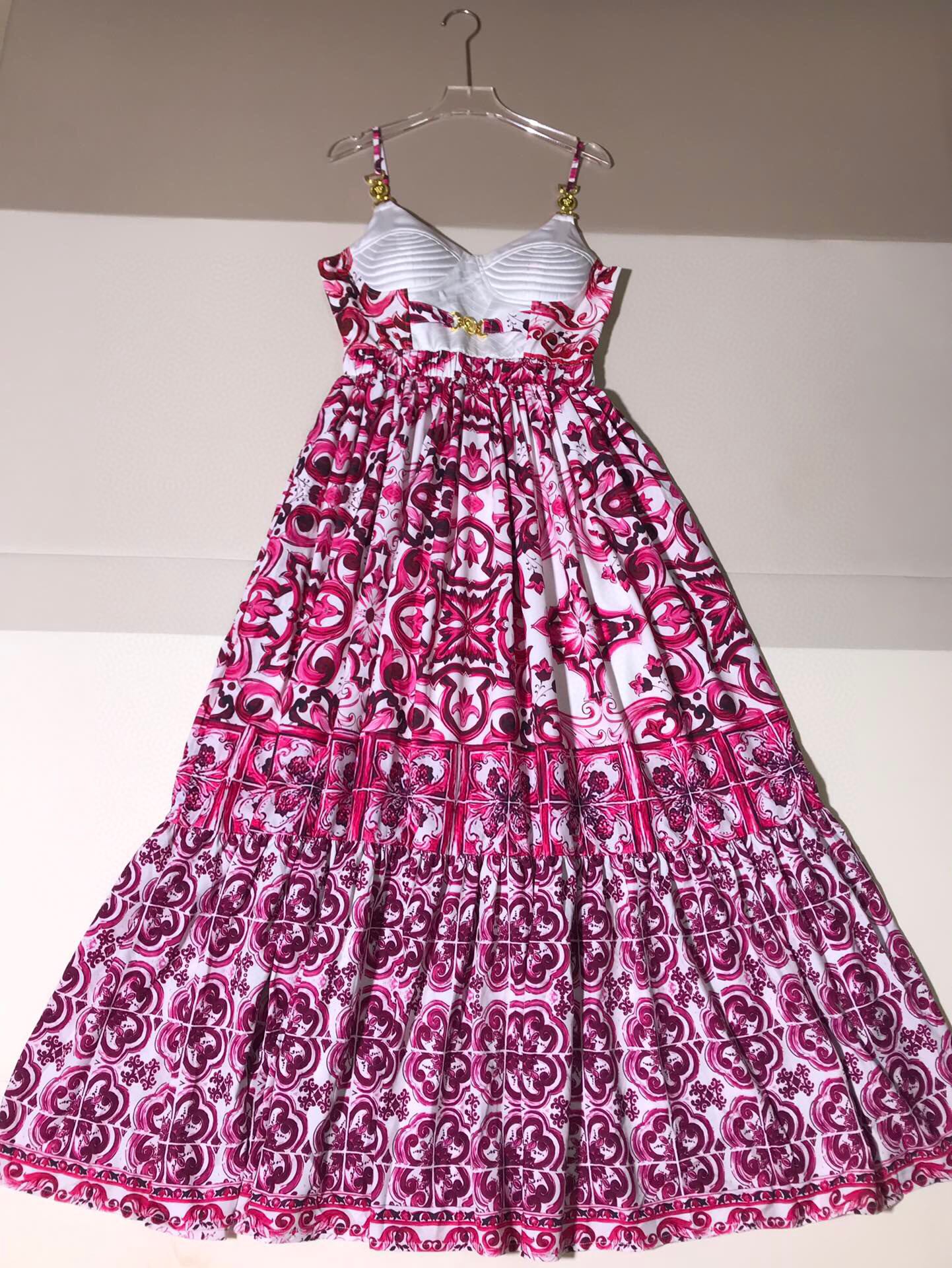 High-End Women’s Clothes: Versace/Vanthorger Series with Metal Decoration, Chest Detail, Long Skirts - 图片 1
