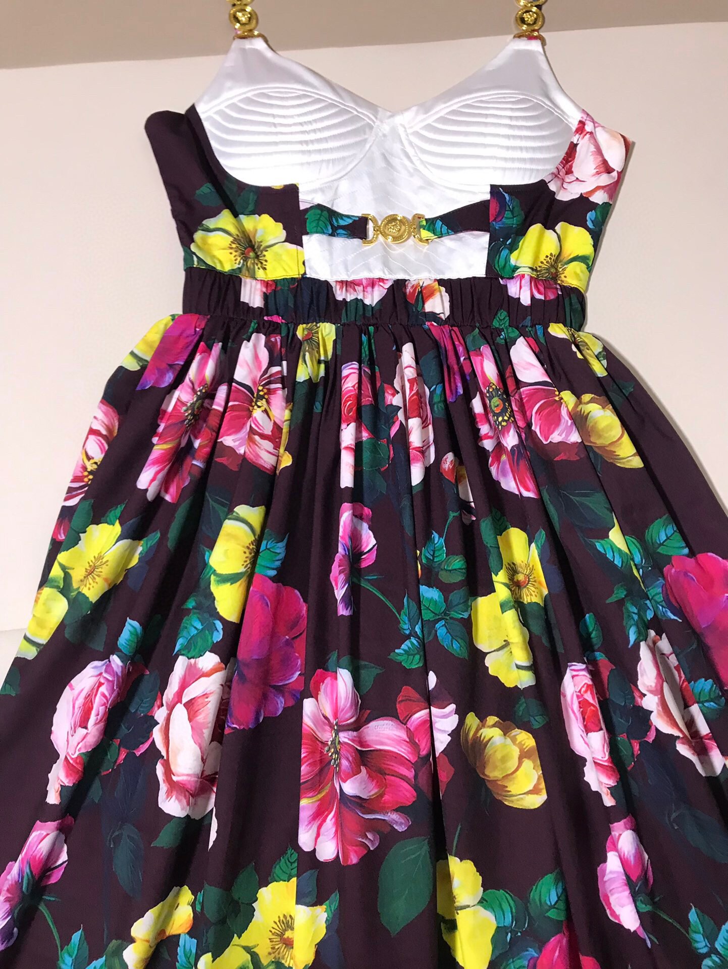 Luxury Women’s Clothing: Versace/Vanthructor’s Explosive Floral Collection with Metal Buttons & Long Skirt - 图片 4