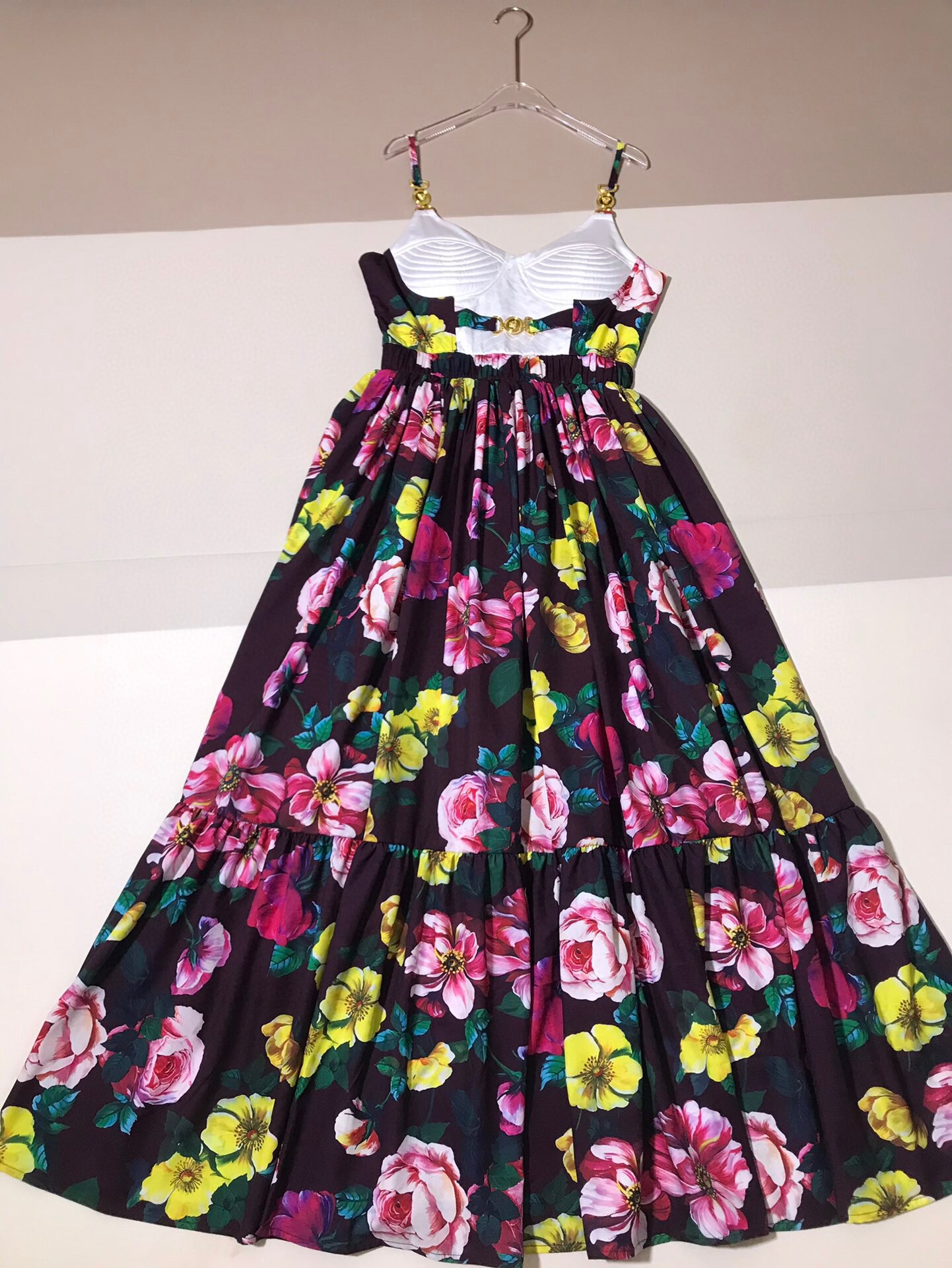 Luxury Women’s Clothing: Versace/Vanthructor’s Explosive Floral Collection with Metal Buttons & Long Skirt - 图片 1