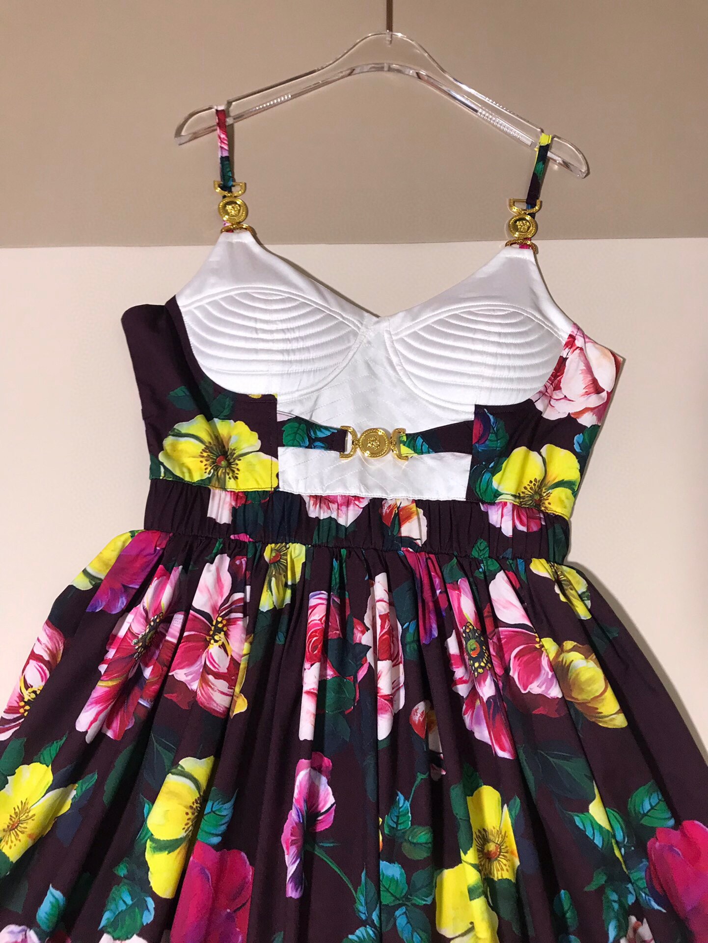 Luxury Women’s Clothing: Versace/Vanthructor’s Explosive Floral Collection with Metal Buttons & Long Skirt - 图片 3