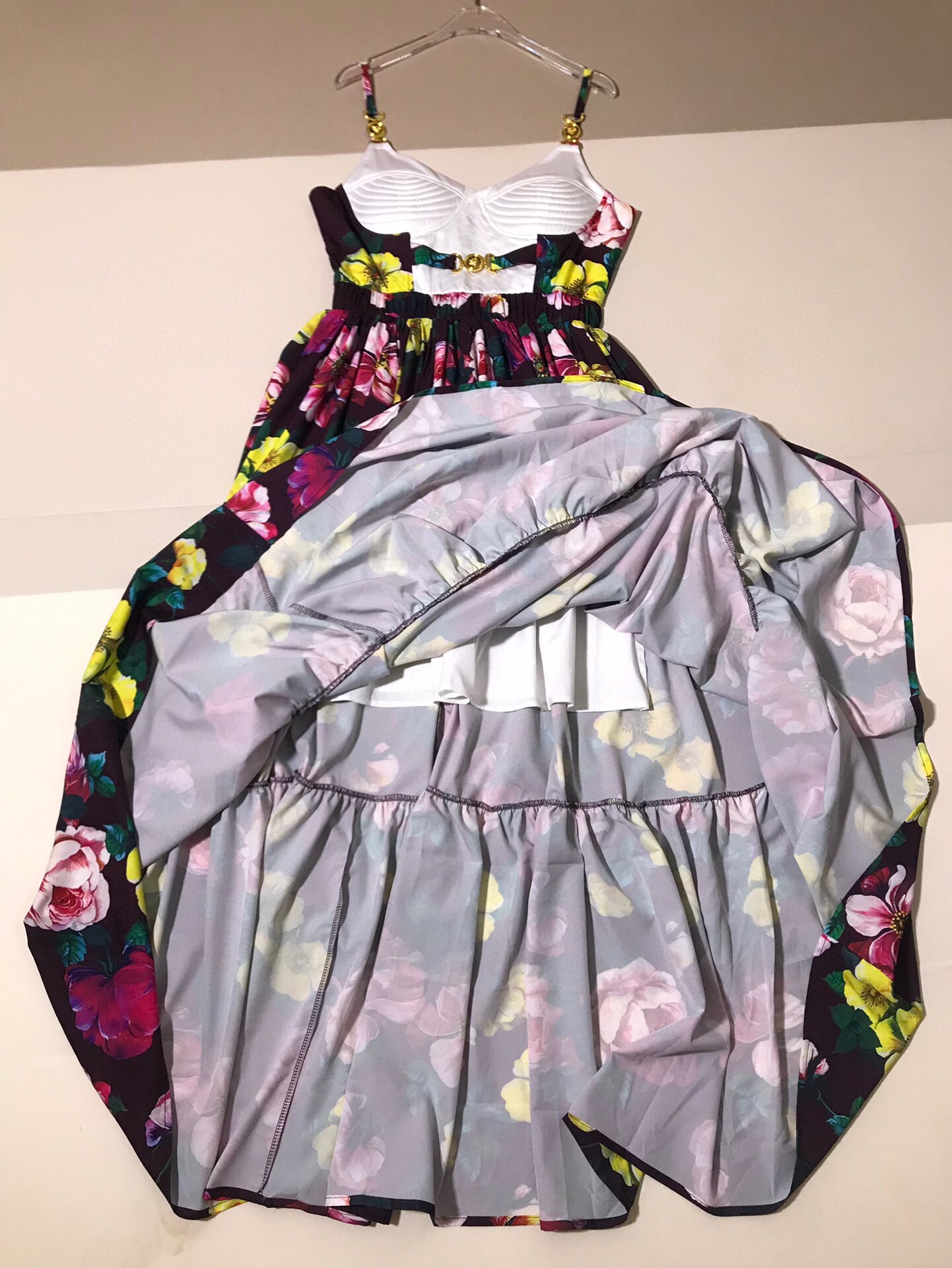 Luxury Women’s Clothing: Versace/Vanthructor’s Explosive Floral Collection with Metal Buttons & Long Skirt - 图片 8