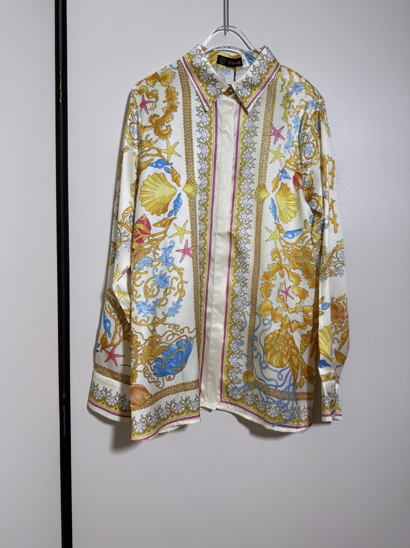 High-End Versace/Vanthezer Women’s Clothing Set with Yellow Seashell Packaging – Sizes SMLXL - 图片 5