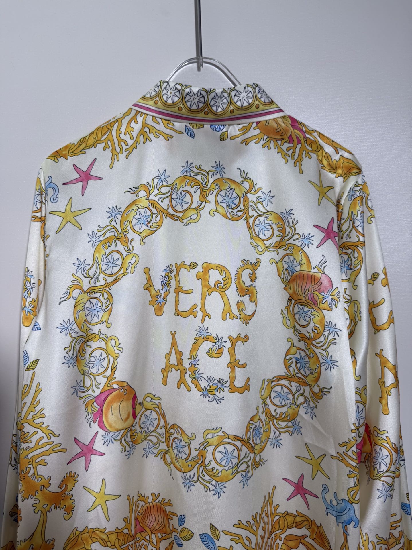 High-End Versace/Vanthezer Women’s Clothing Set with Yellow Seashell Packaging – Sizes SMLXL - 图片 9