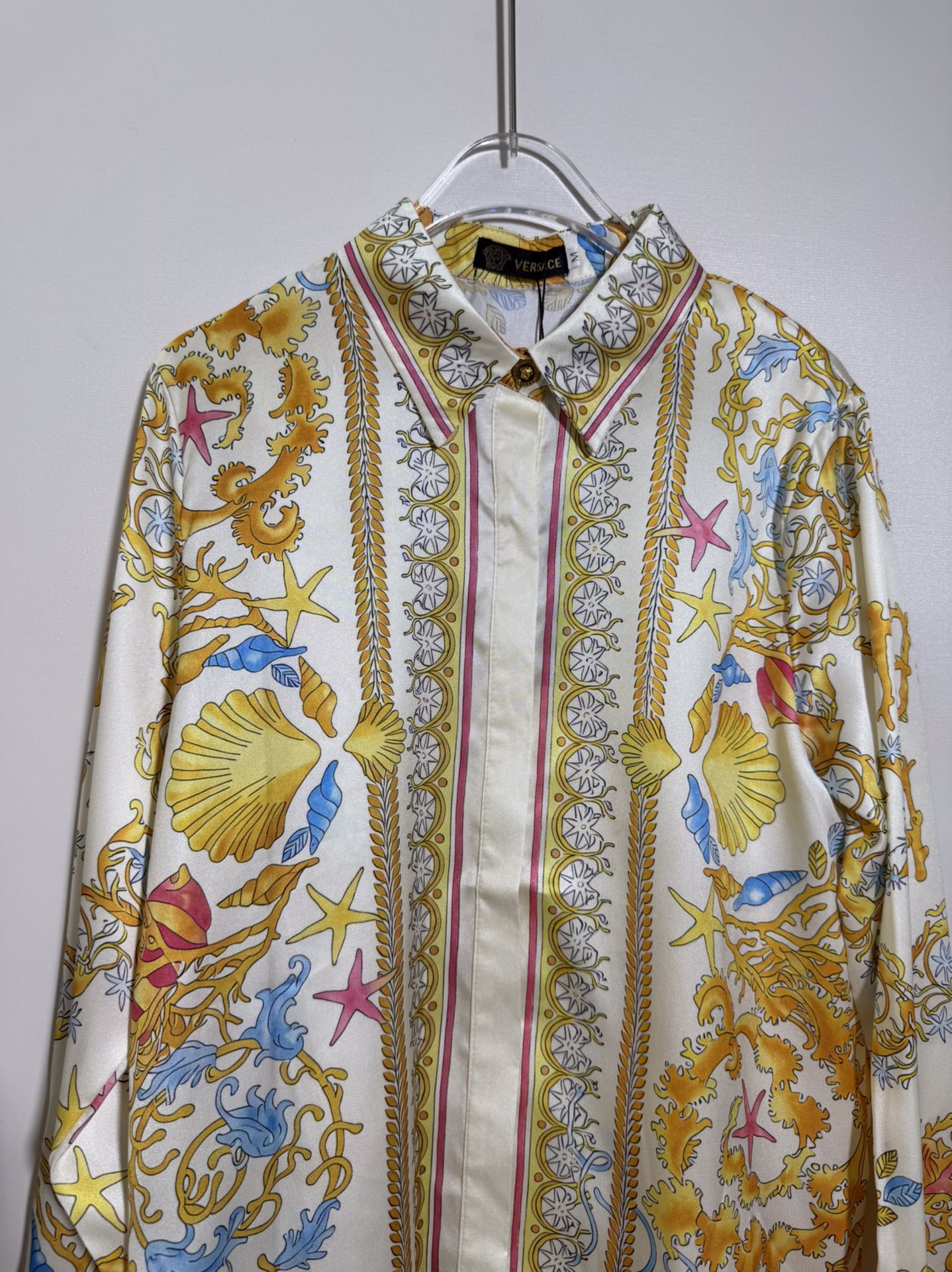 “High Quality Women’s Clothes: Versace/Vanthorge Collection Featuring Sea-Inspired Designs” - 图片 3