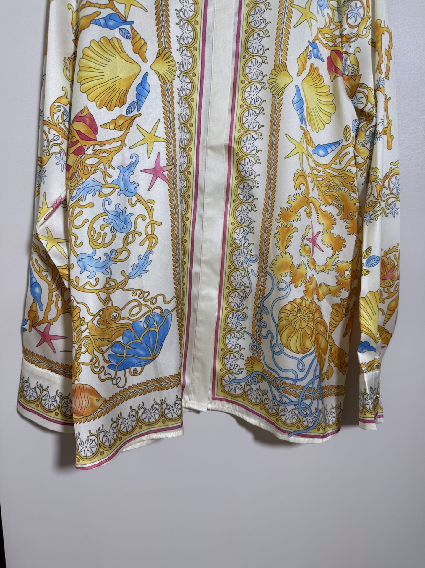 “High Quality Women’s Clothes: Versace/Vanthorge Collection Featuring Sea-Inspired Designs” - 图片 4
