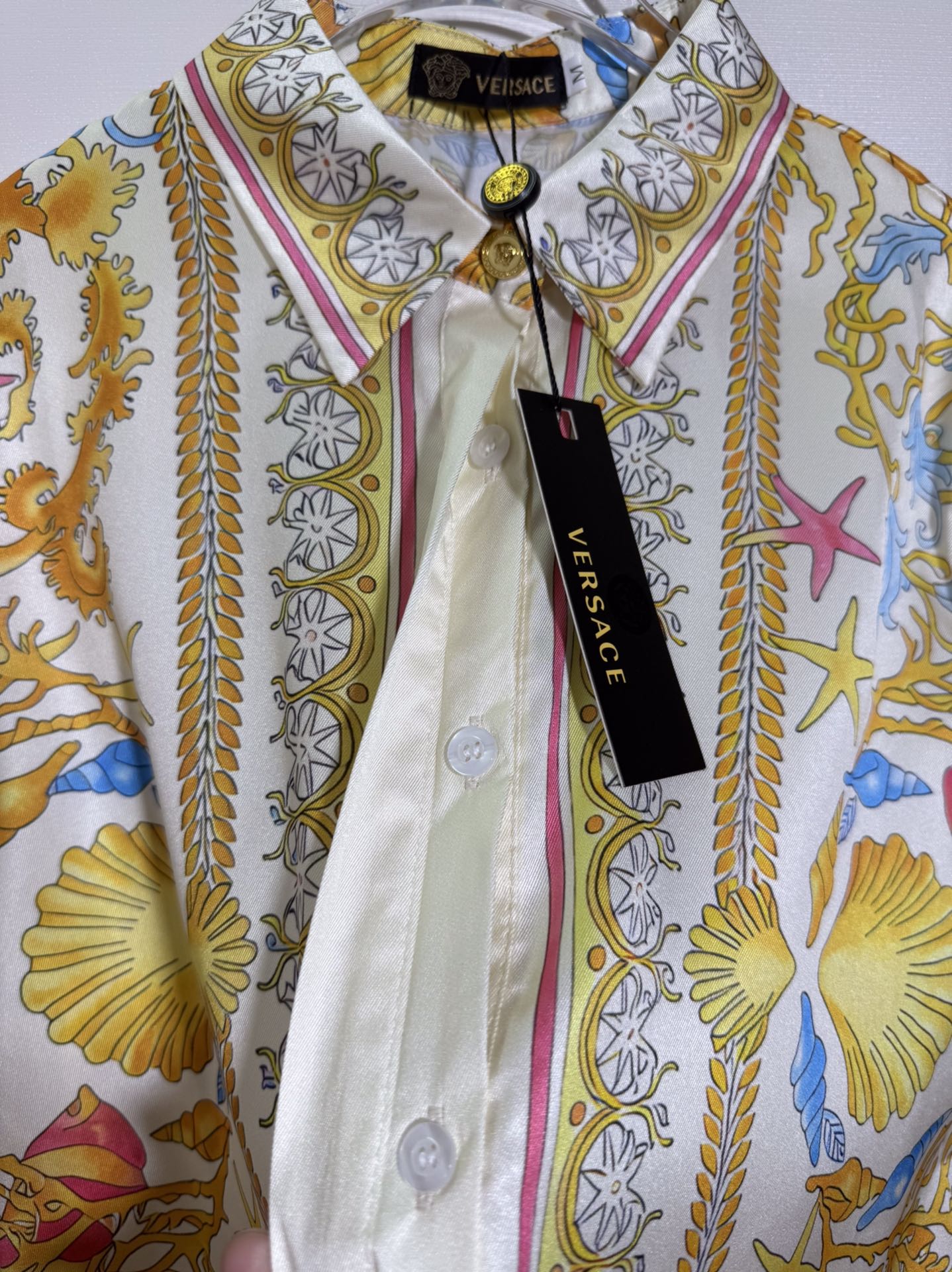 “High Quality Women’s Clothes: Versace/Vanthorge Collection Featuring Sea-Inspired Designs” - 图片 7
