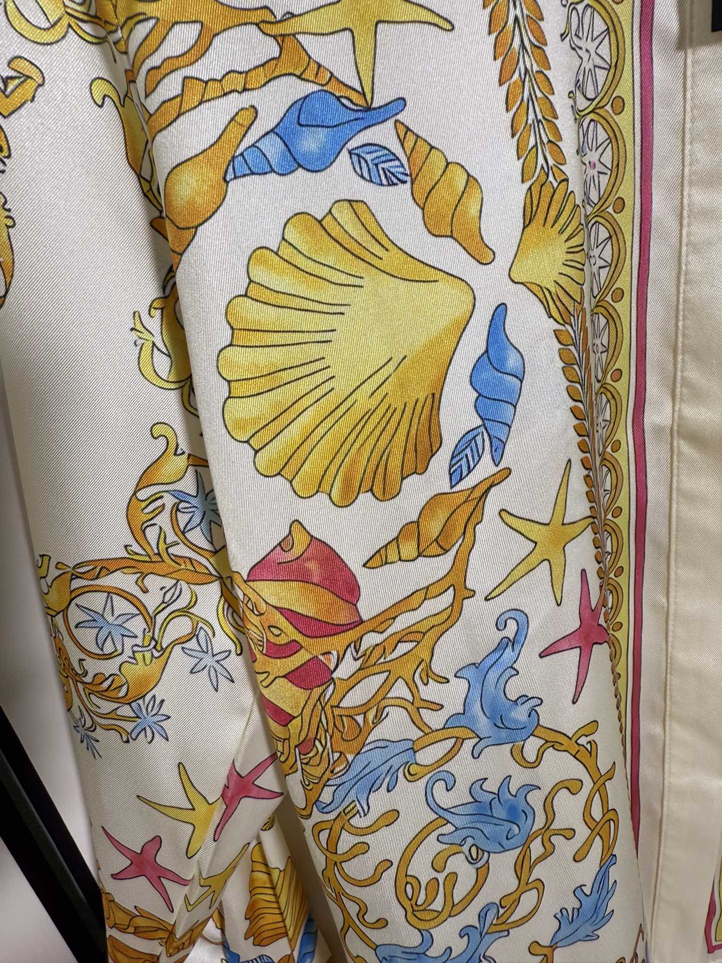 “High Quality Women’s Clothes: Versace/Vanthorge Collection Featuring Sea-Inspired Designs” - 图片 8