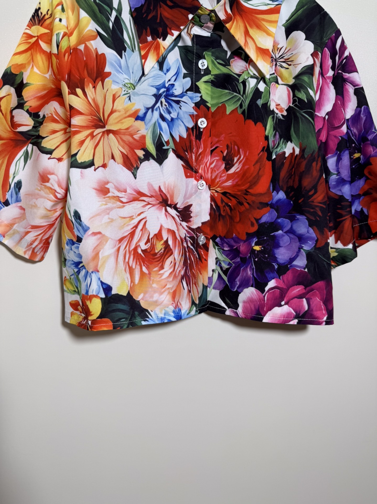 Luxurious Dolce & Gabbana Women’s Clothing: Sicilian Style with Dazzling Flowers and High Quality Packaging - 图片 4