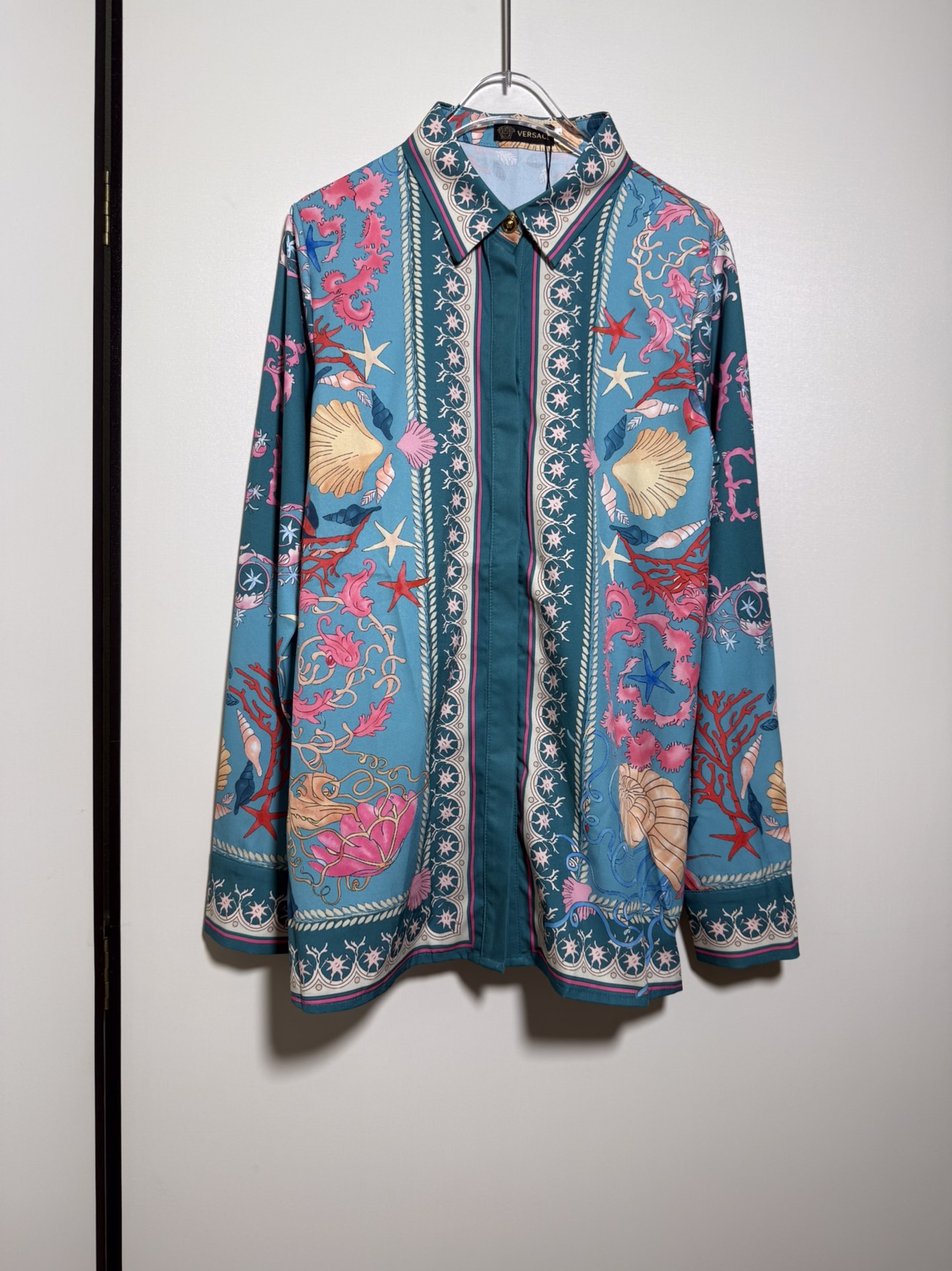 High-Quality Women’s Clothes: Versace/Franch Chest, Blue & Green Sea Shell Patterns, Long-Sleeved Shirts - 图片 1