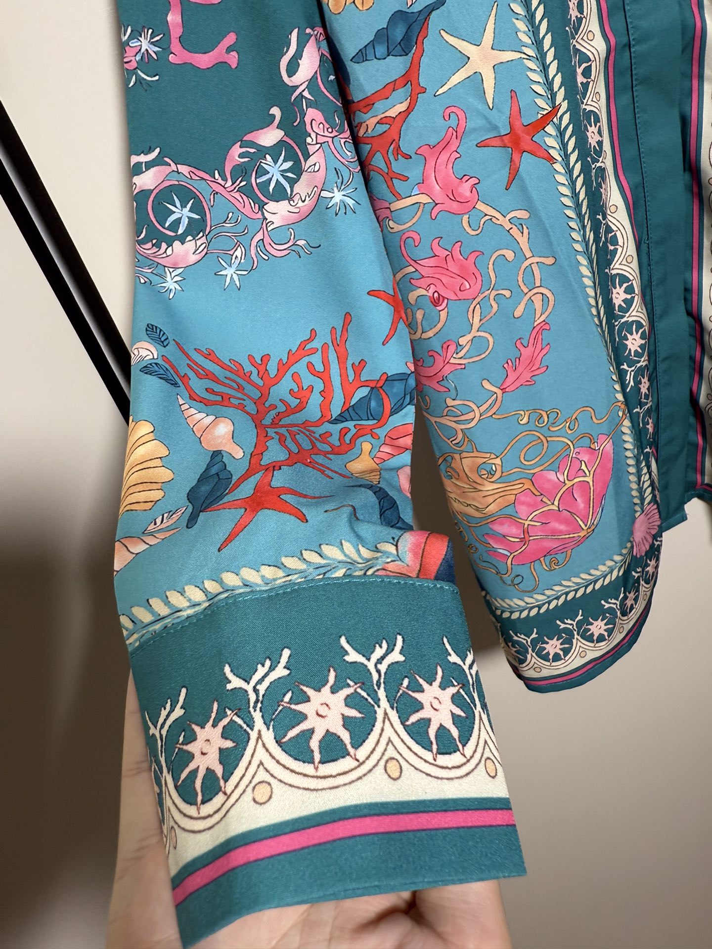 High-Quality Women’s Clothes: Versace/Franch Chest, Blue & Green Sea Shell Patterns, Long-Sleeved Shirts - 图片 8