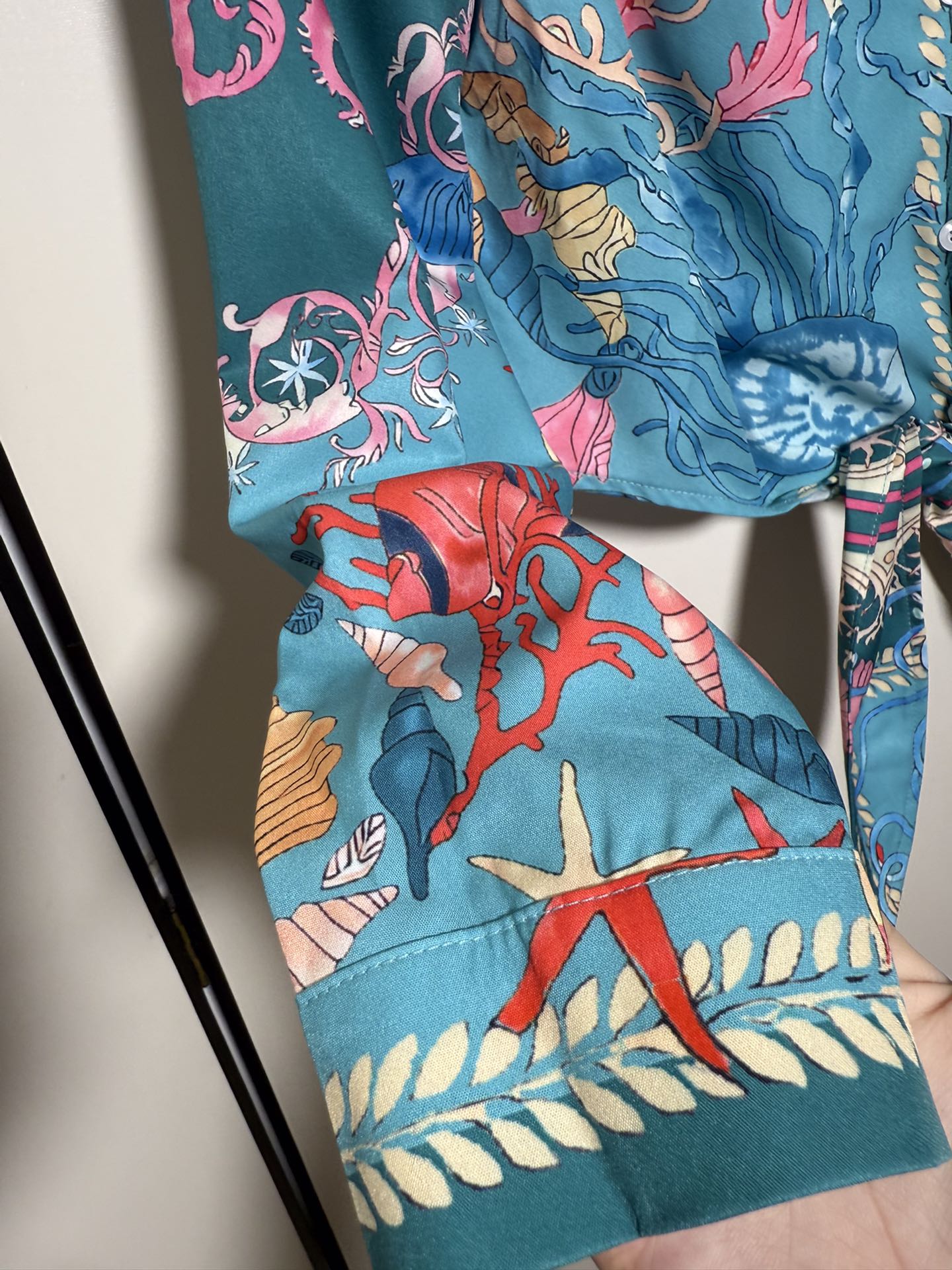 “High-Quality Women’s Outfits: Blue Seashell Print Long-Sleeved Shirts in Various Sizes” - 图片 5