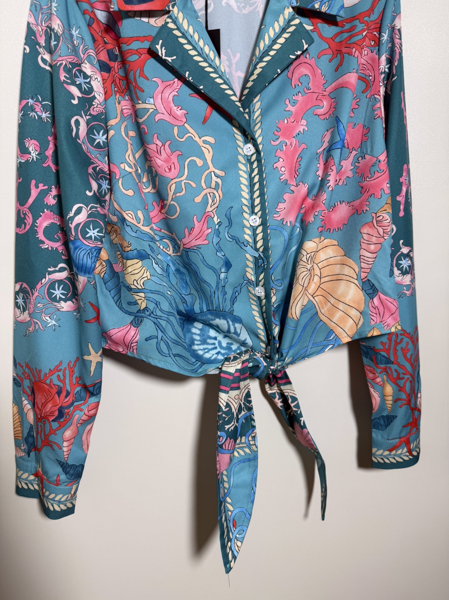 “High-Quality Women’s Outfits: Blue Seashell Print Long-Sleeved Shirts in Various Sizes” - 图片 4