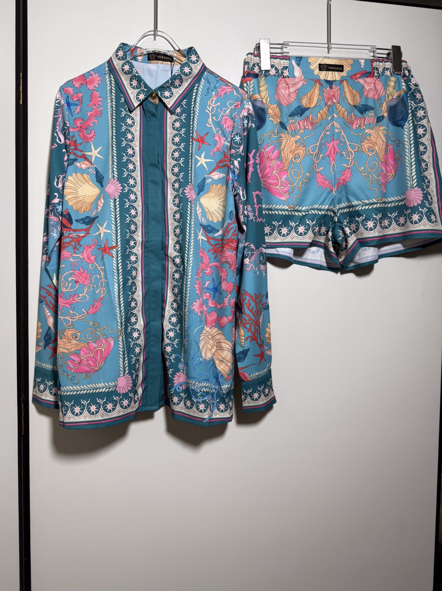 “High-Quality Women’s Suit with Versace/Franchger Seashell Design in Sizes SMLXL”