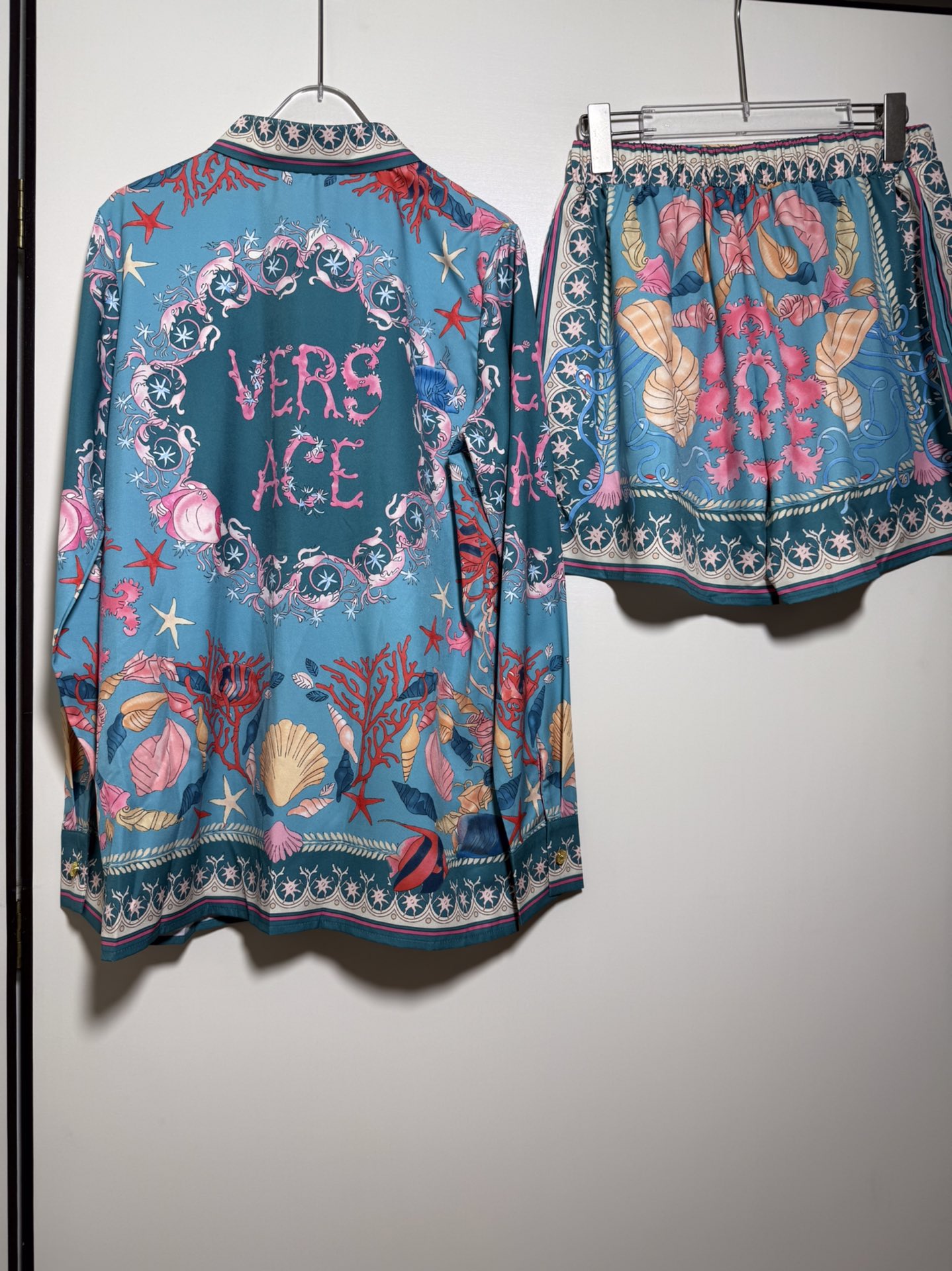 “High-Quality Women’s Suit with Versace/Franchger Seashell Design in Sizes SMLXL” - 图片 3