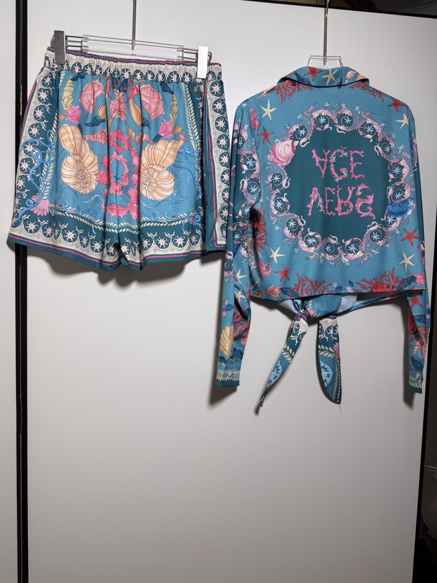 High-Quality Women’s Clothes Set with Versace/Franchger Blast Series Sea-themed Accessories - 图片 4
