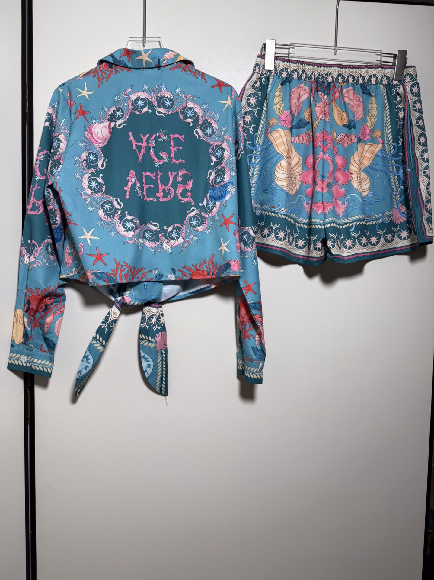 High-Quality Women’s Clothes Set with Versace/Franchger Blast Series Sea-themed Accessories - 图片 3