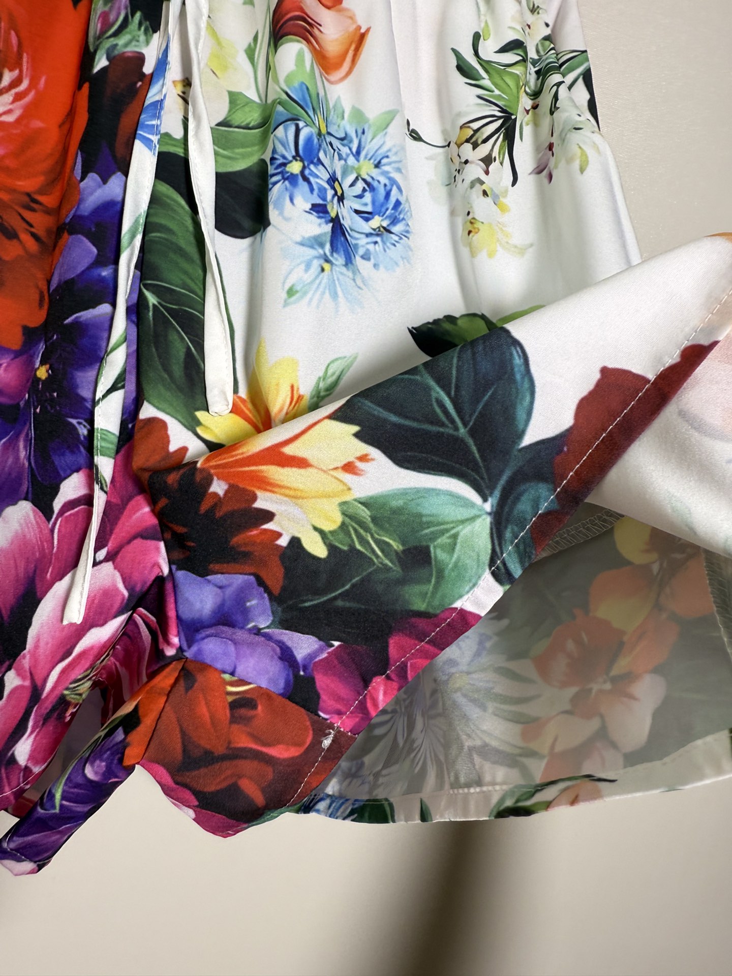 Luxury Women’s Clothes: Dolce & Gabbana Sicilian Style with Dazzling Flowers in All Sizes - 图片 6