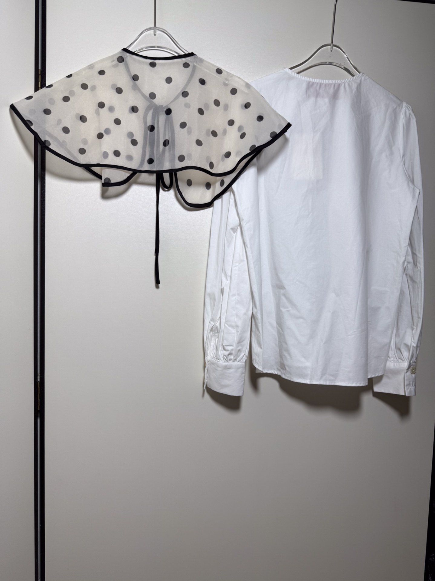 “Valentino Doll Women’s Suit Collection Featuring V-Neck Design and Single-Button Shirt in Various Sizes” - 图片 5